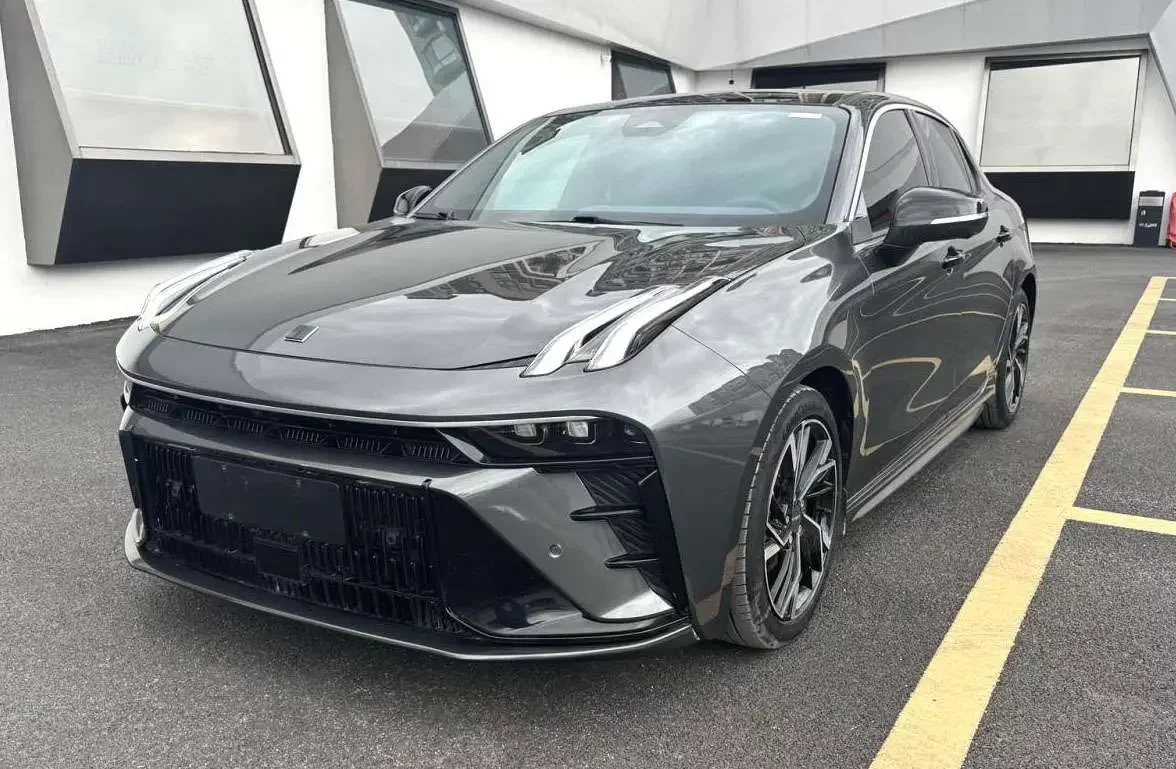 Lynk & Co 03