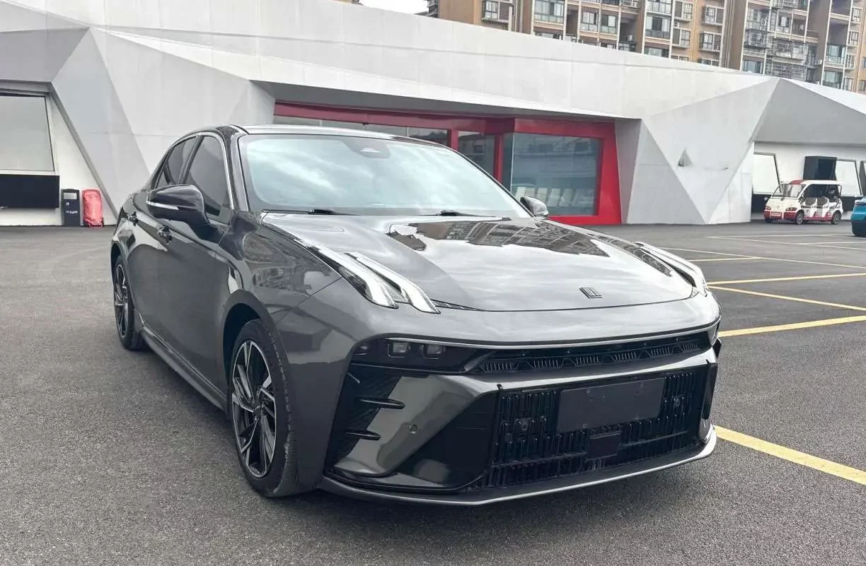 Lynk & Co 03