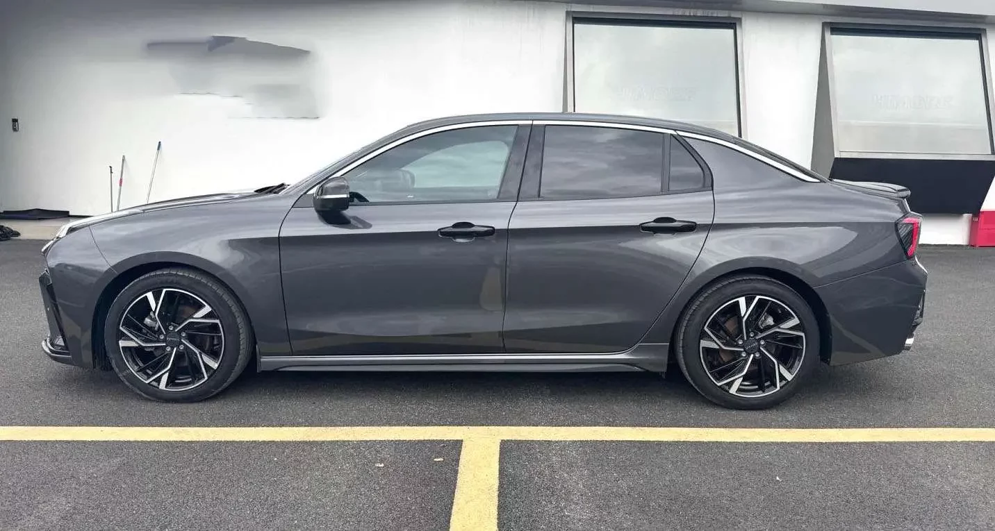 Lynk & Co 03
