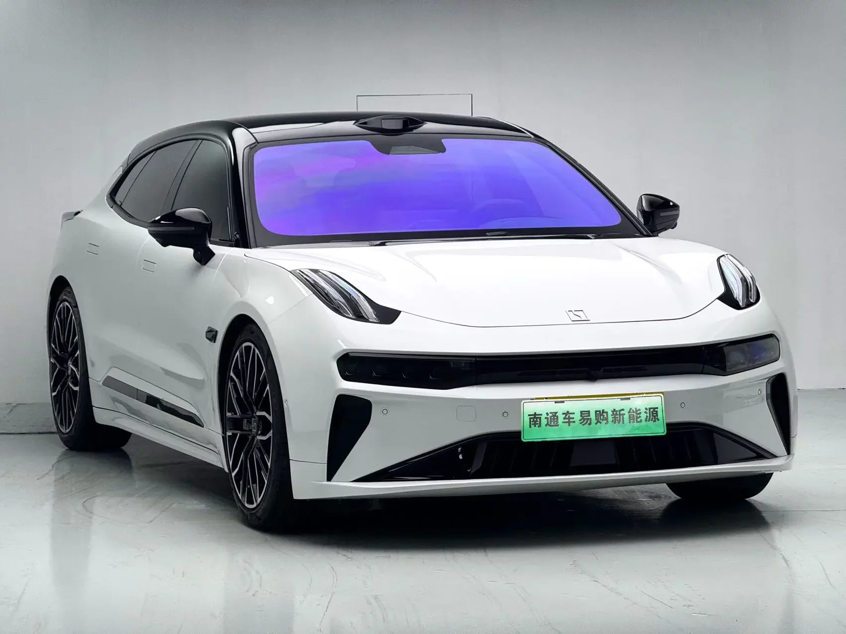 ZEEKR 001