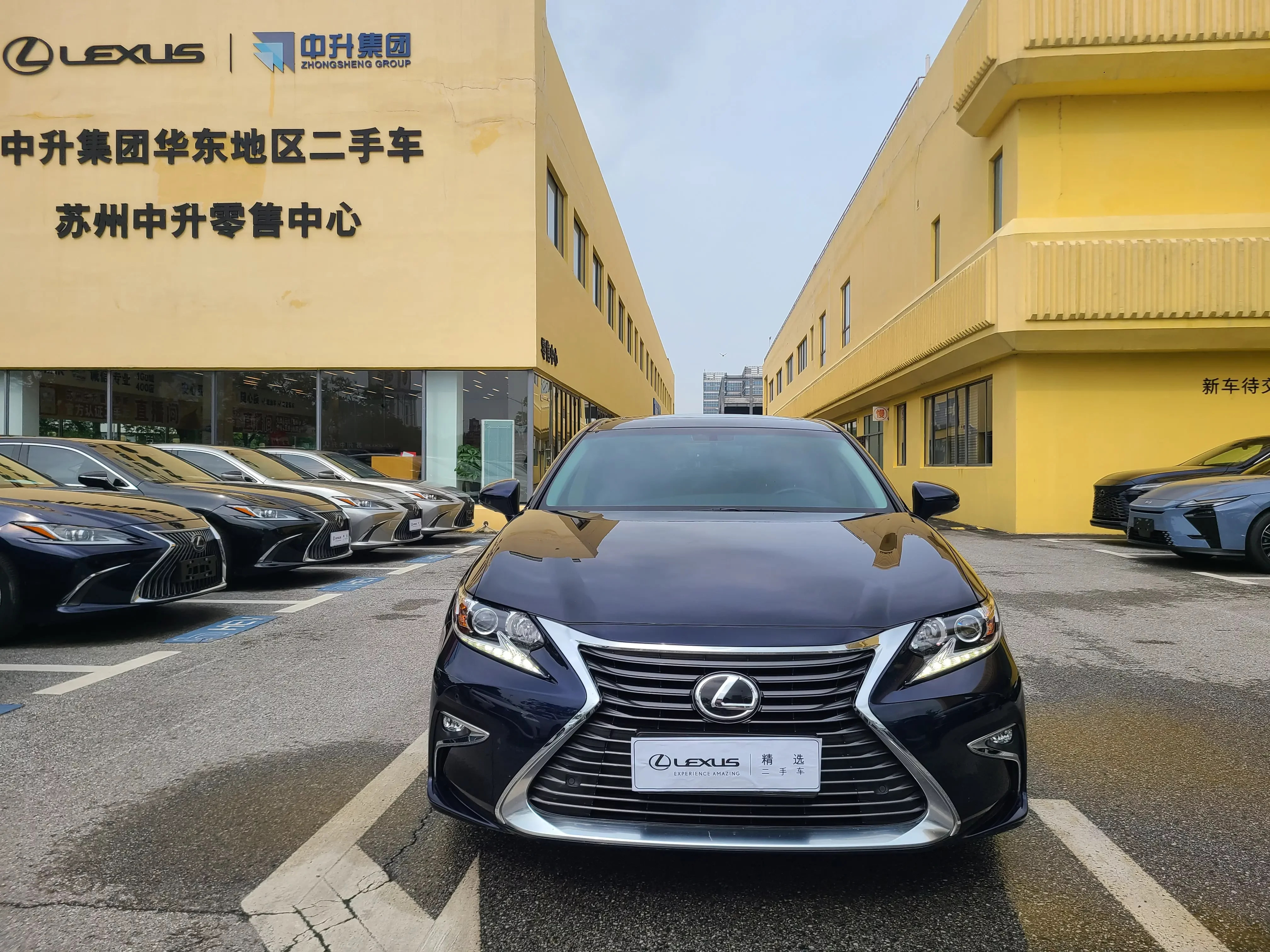 Lexus ES