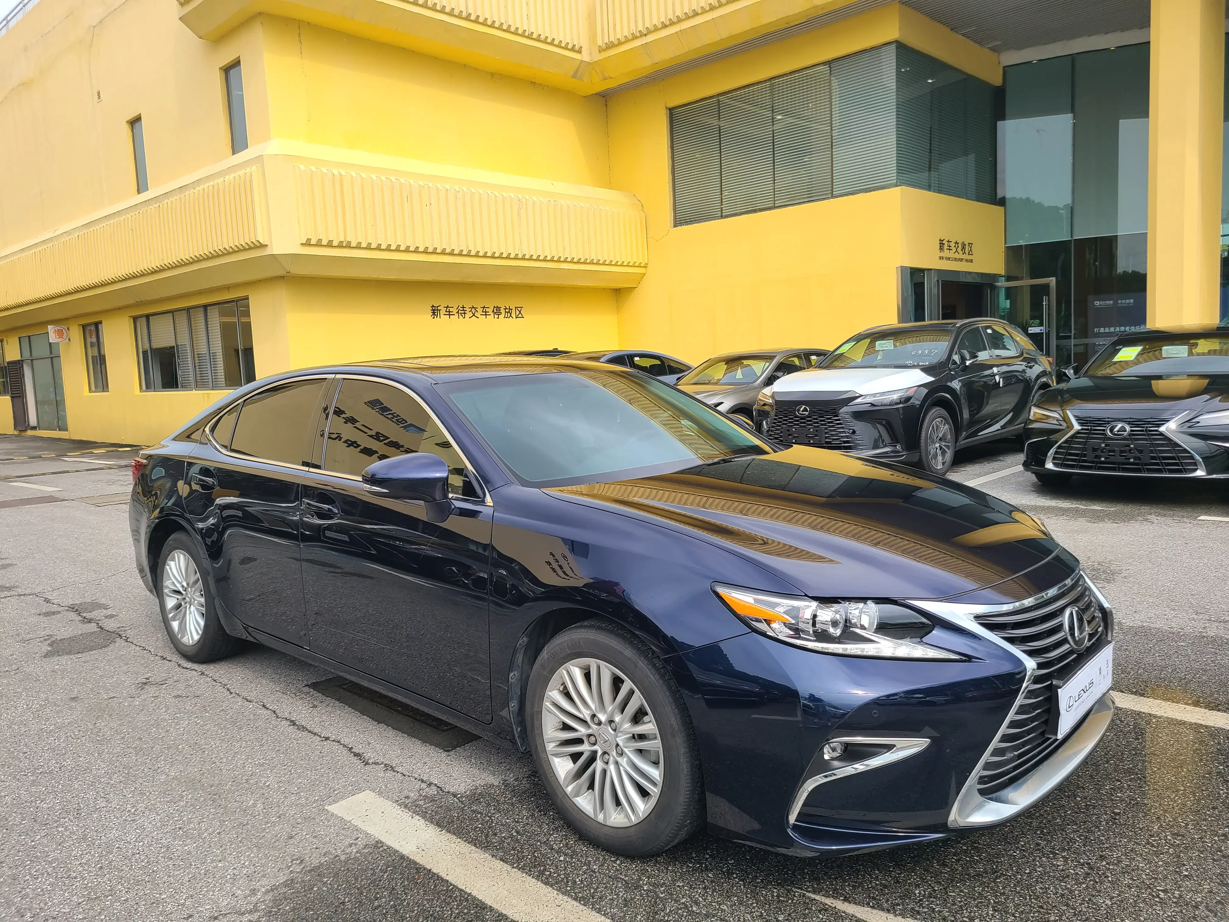 Lexus ES