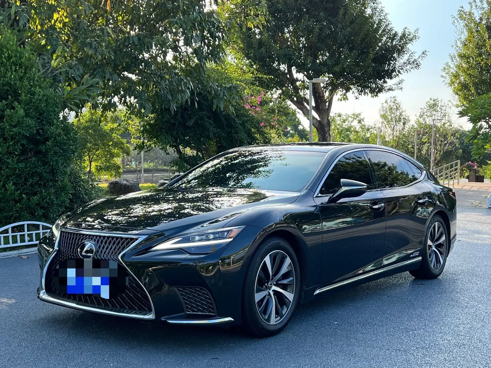 Lexus LS