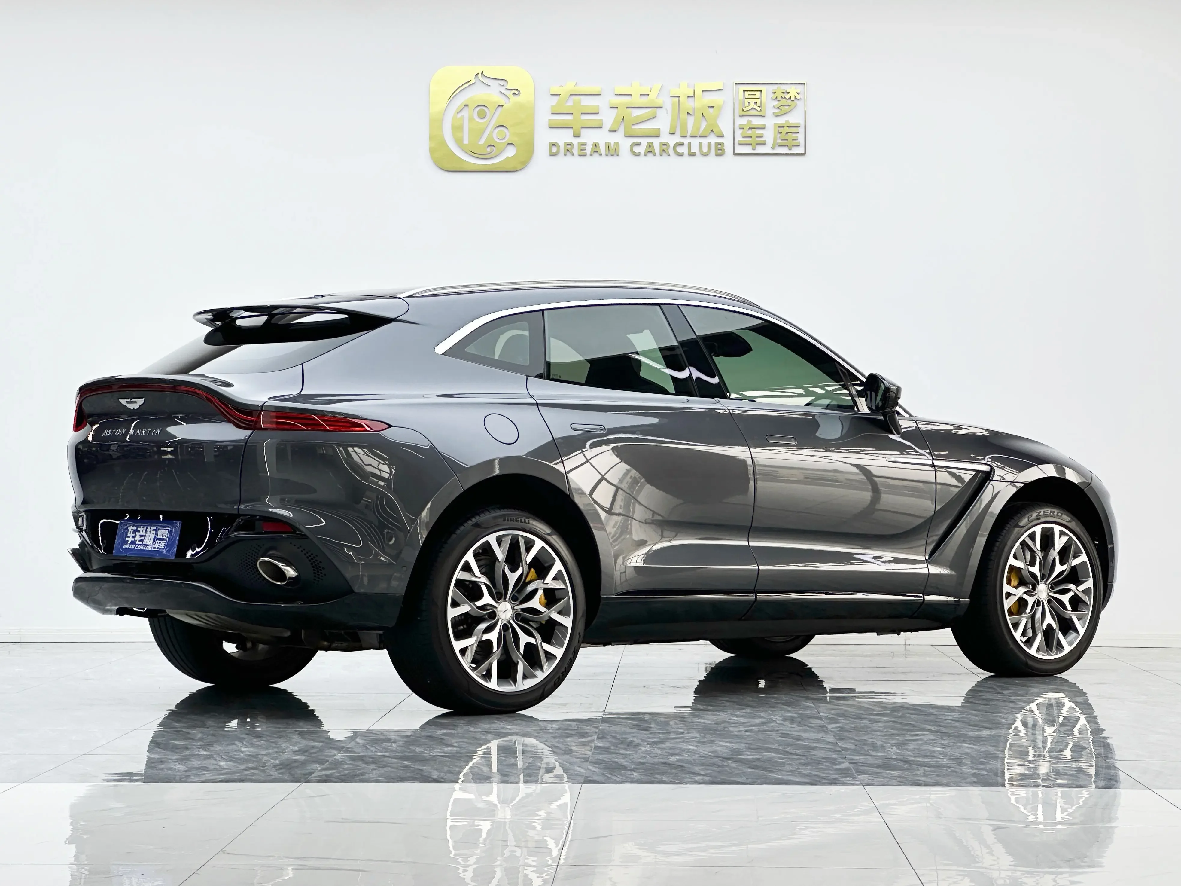 Aston Martin DBX