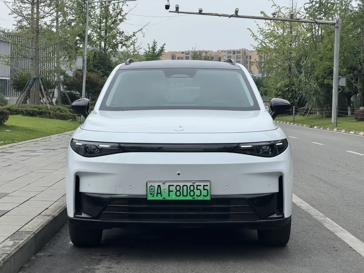 Leapmotor C16