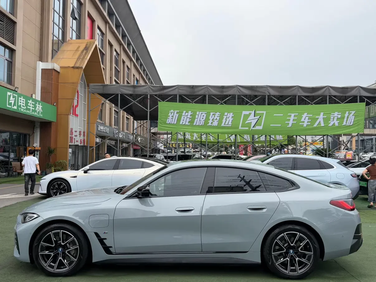 BMW i4