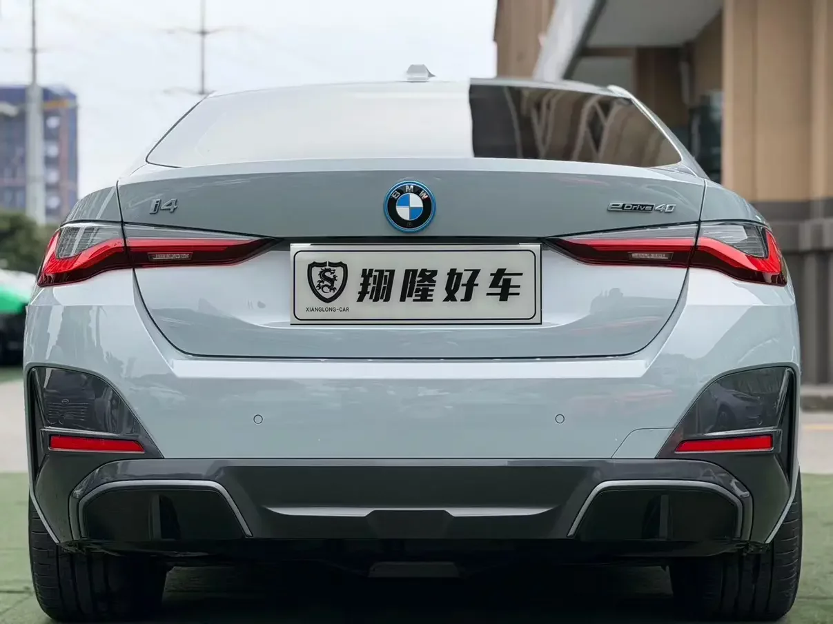 BMW i4