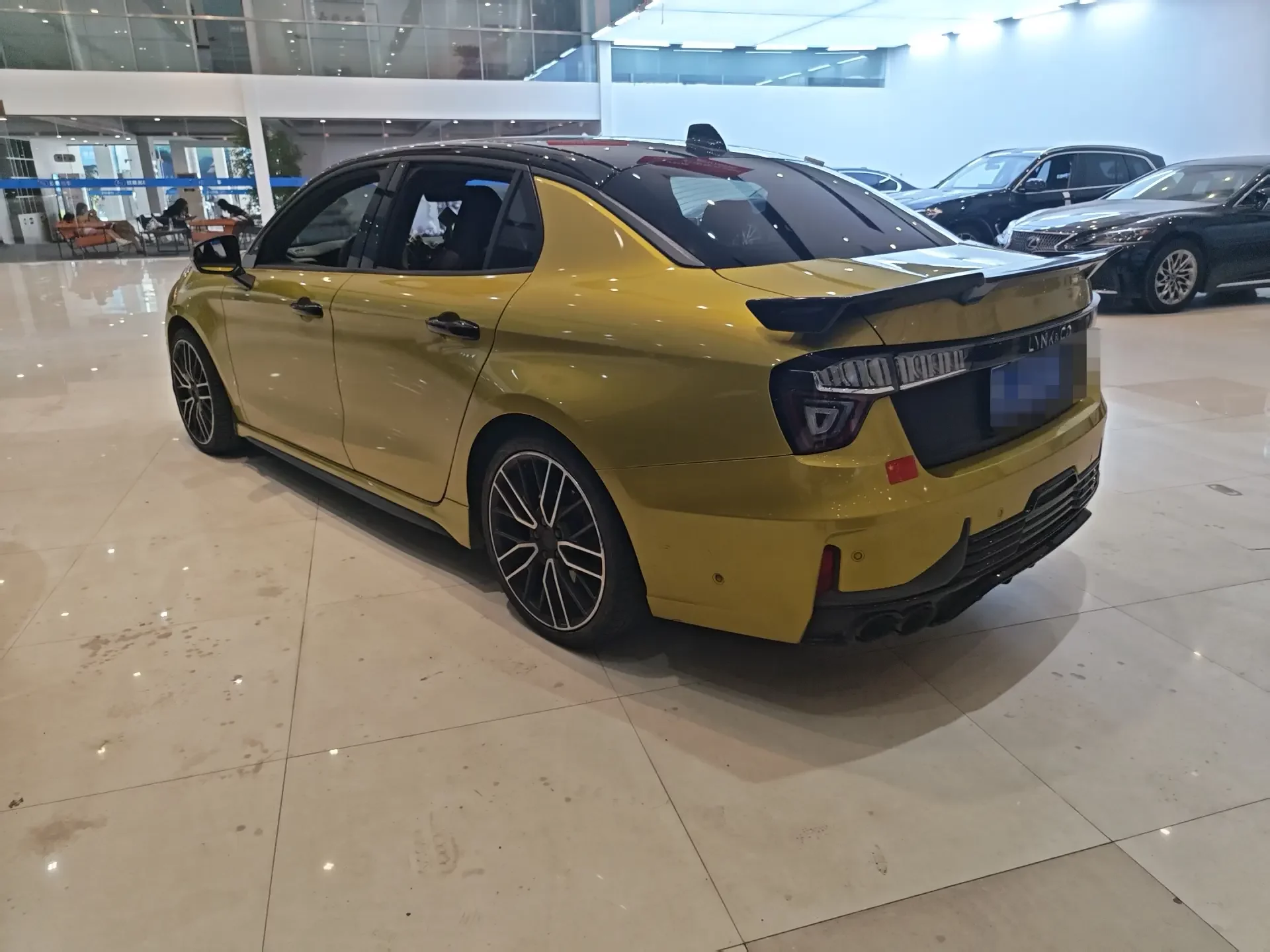 Lynk & Co 03