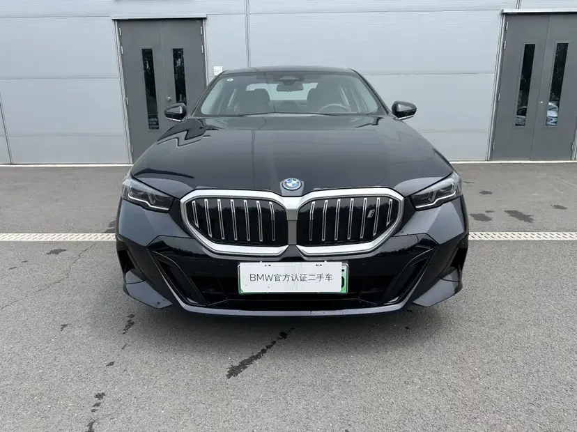 BMW i5