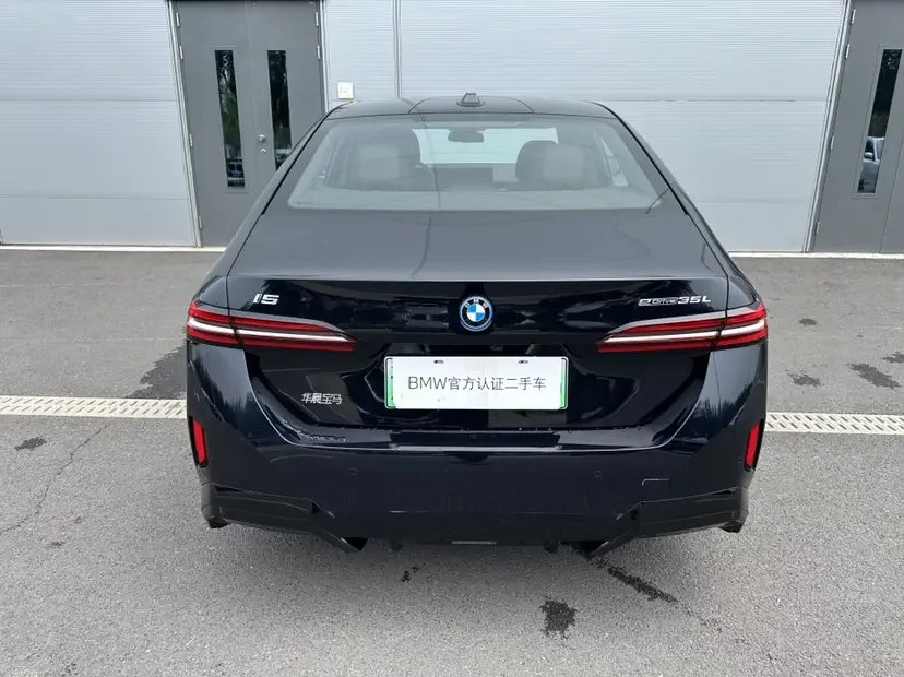 BMW i5