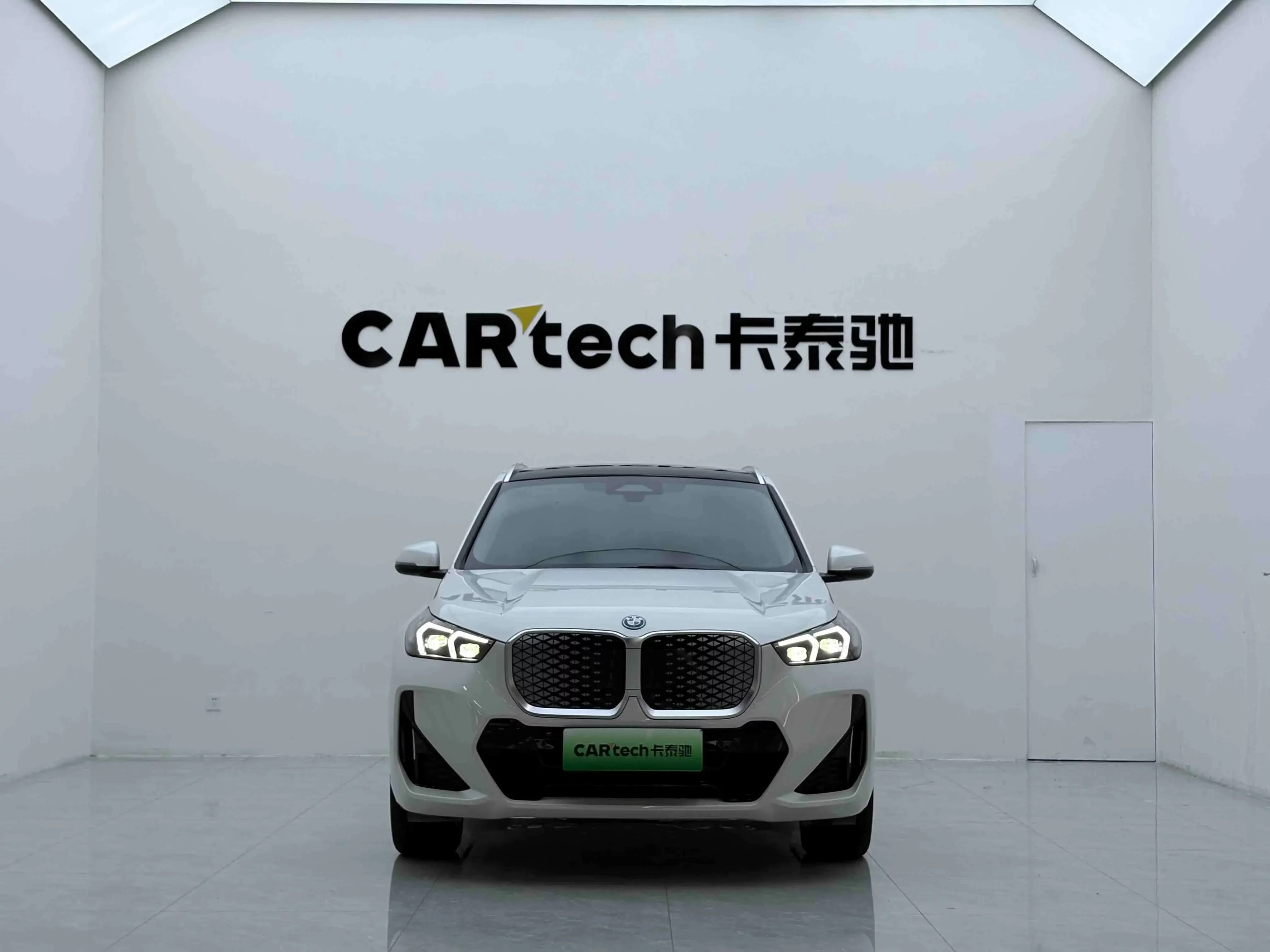 BMW iX1