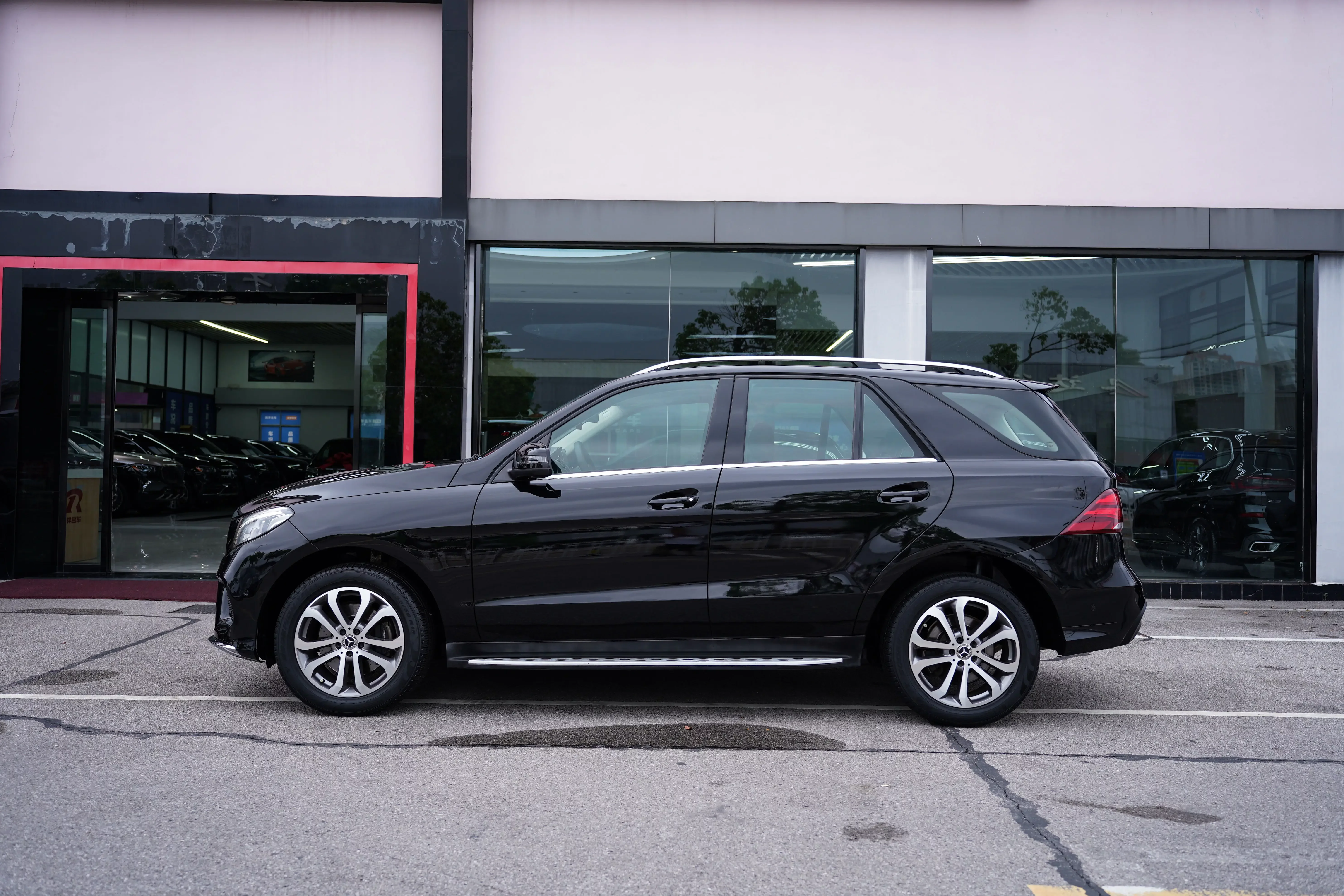 Mercedes-Benz GLE (Imported)
