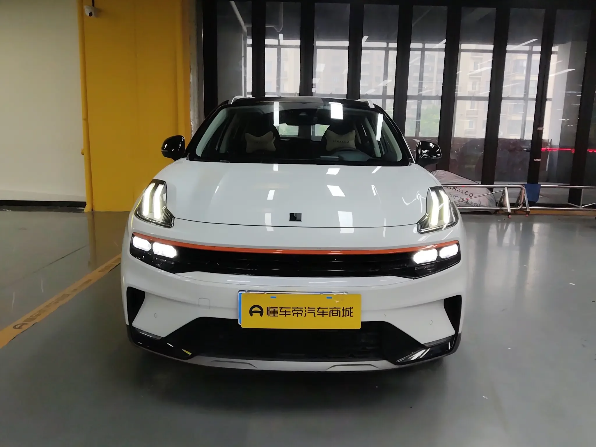 Lynk & Co 06
