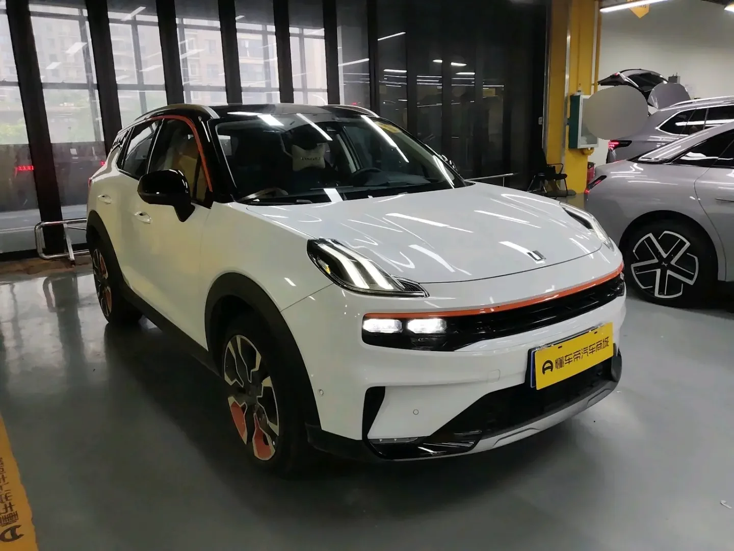 Lynk & Co 06