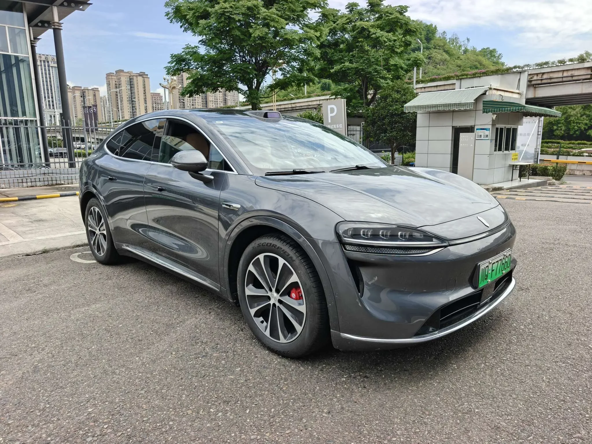 Luxeed Zhijie R7