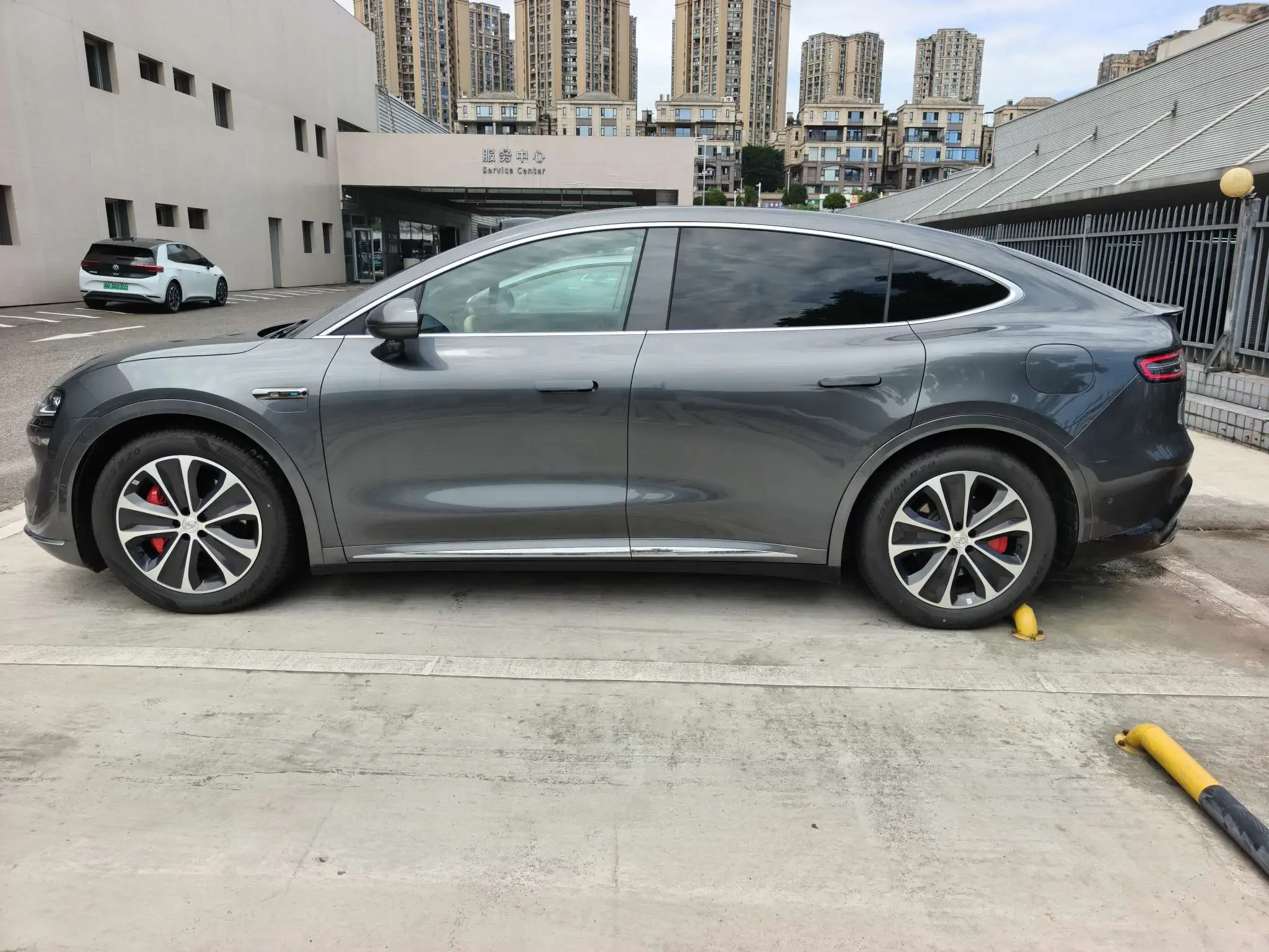 Luxeed Zhijie R7
