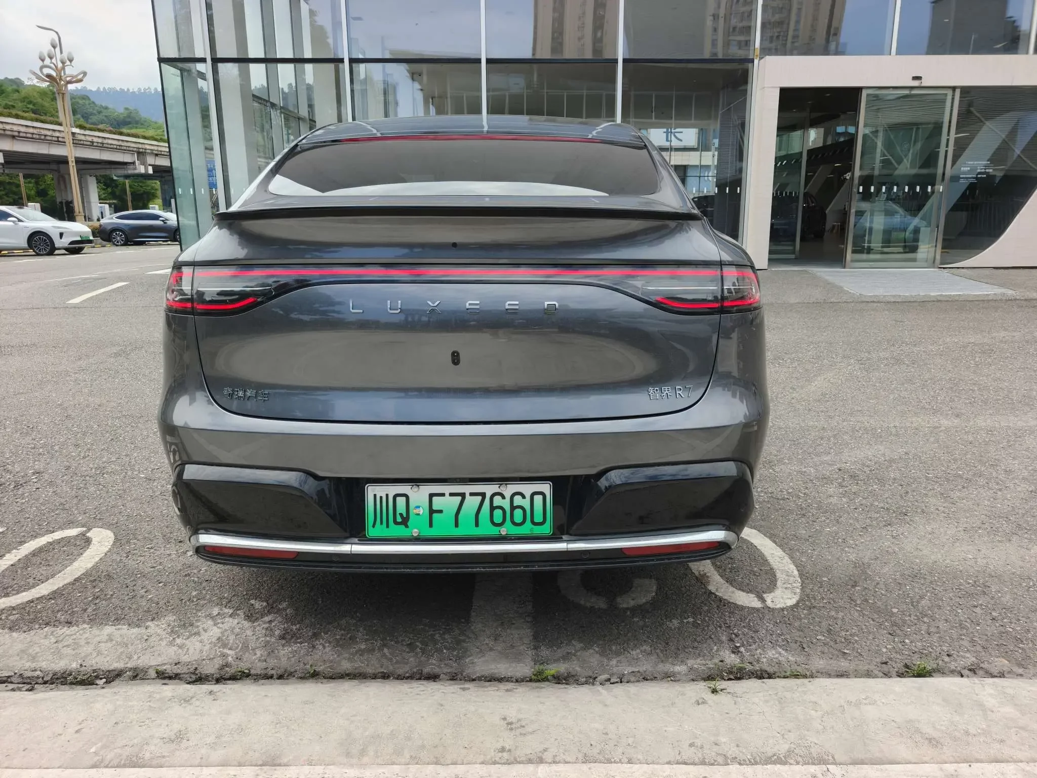 Luxeed Zhijie R7