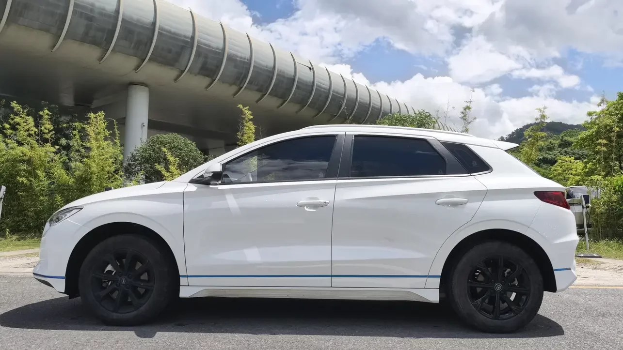 BYD e2
