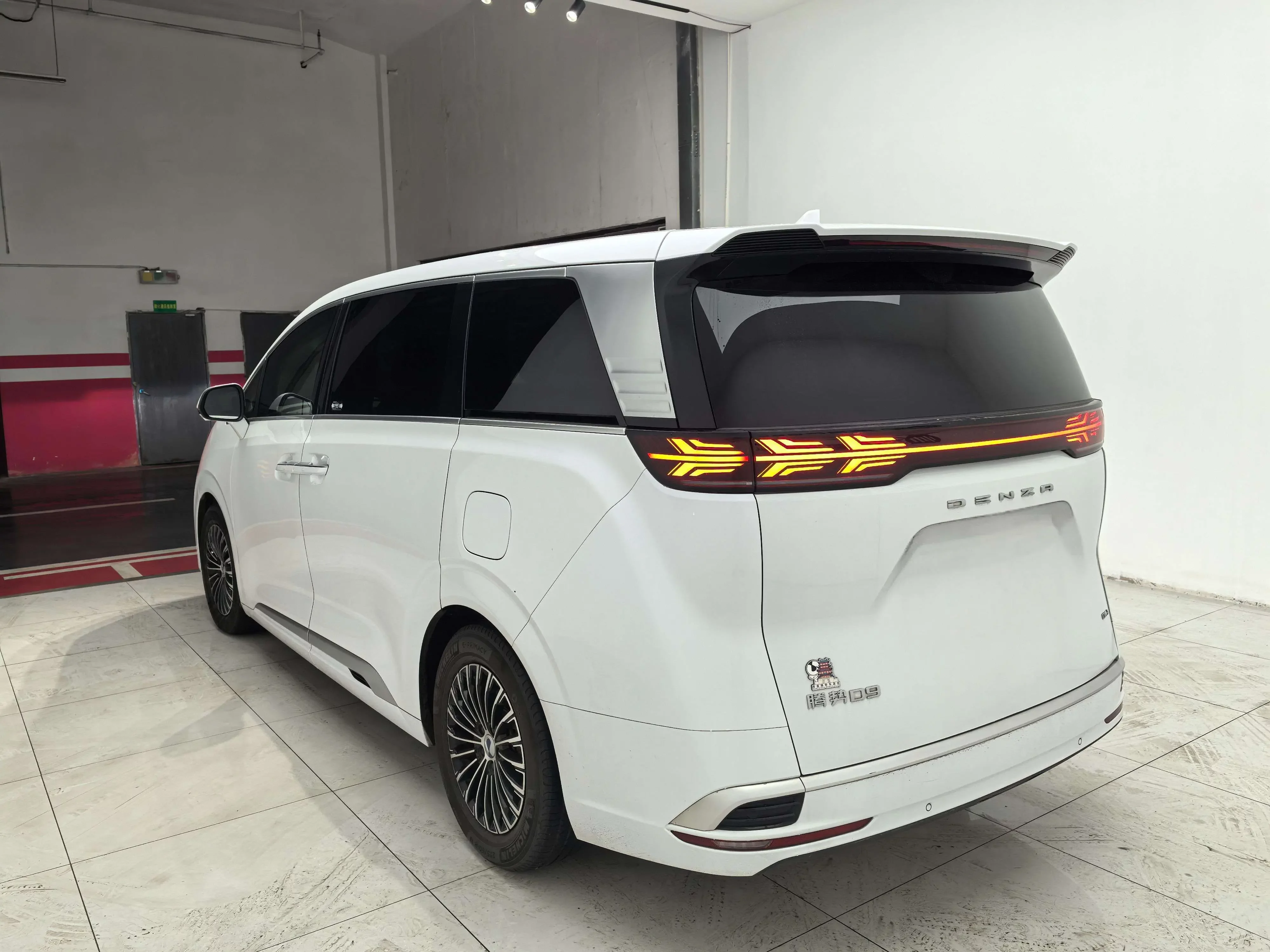 Denza D9 DM