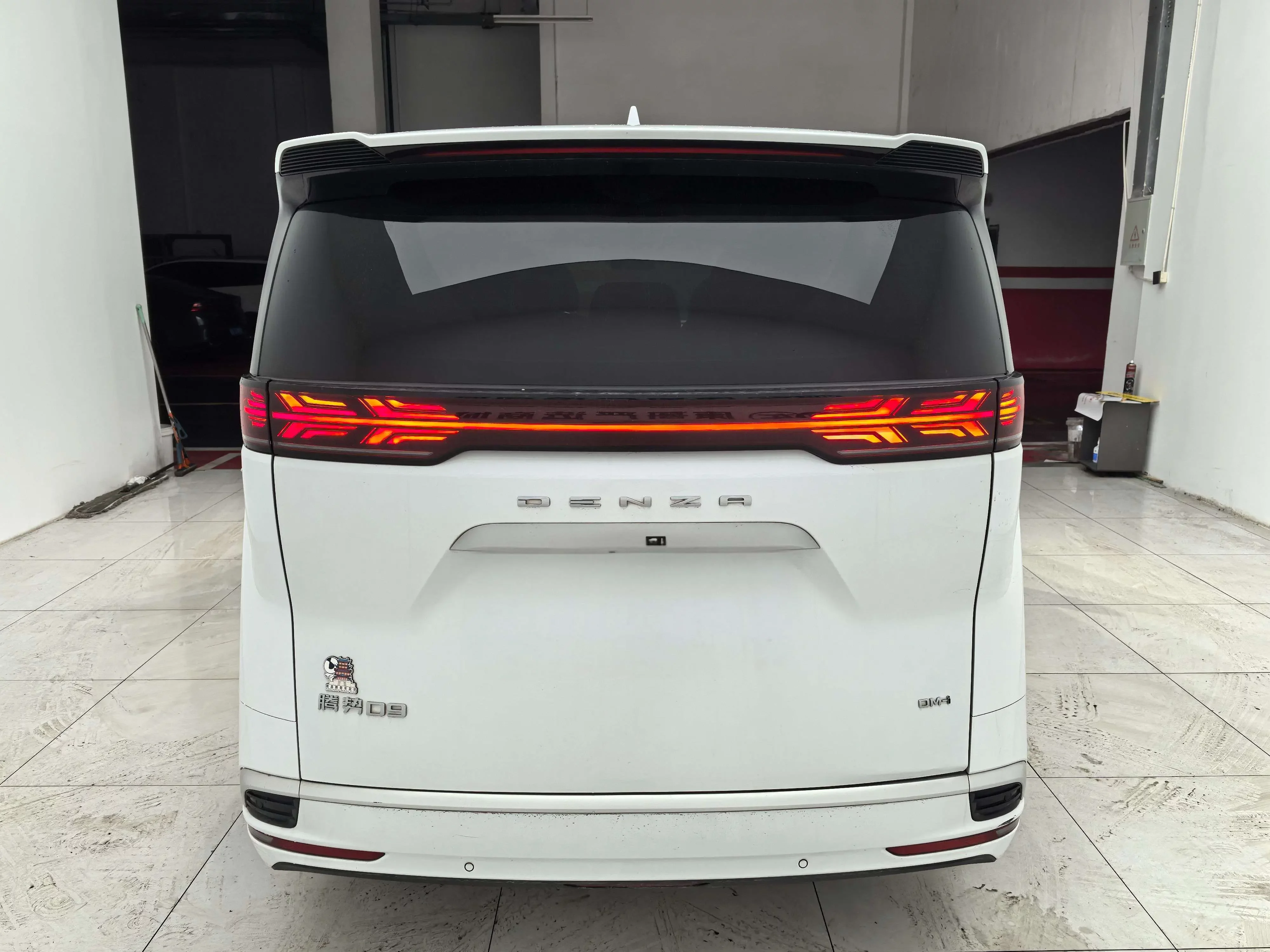 Denza D9 DM
