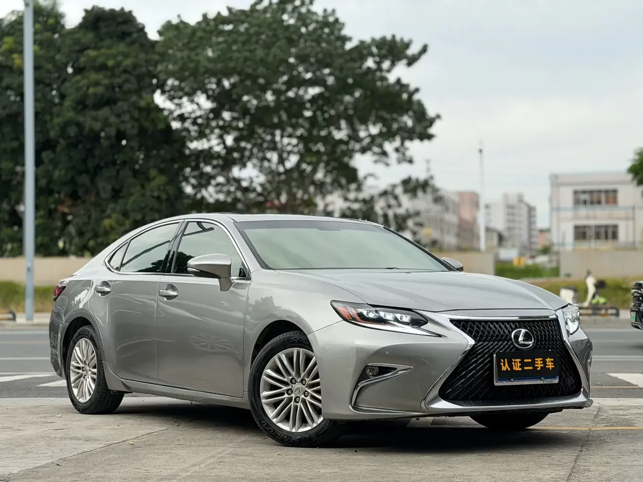 Lexus ES