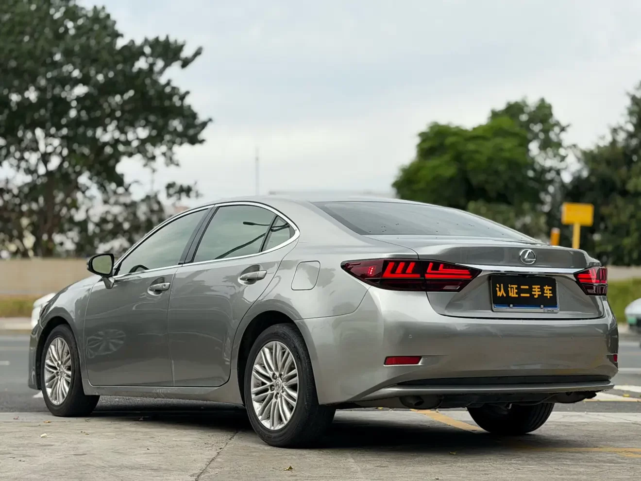 Lexus ES