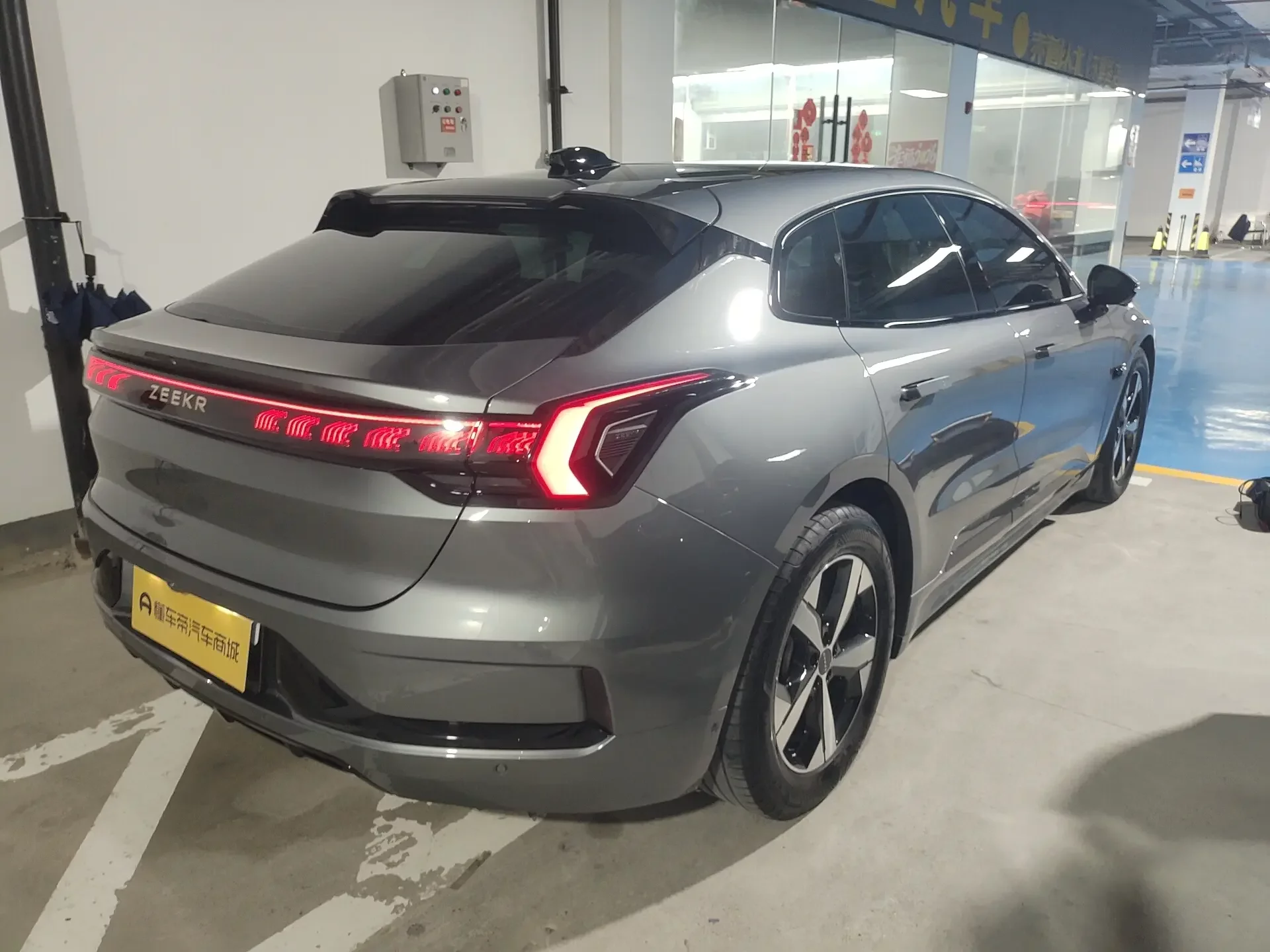 ZEEKR 001
