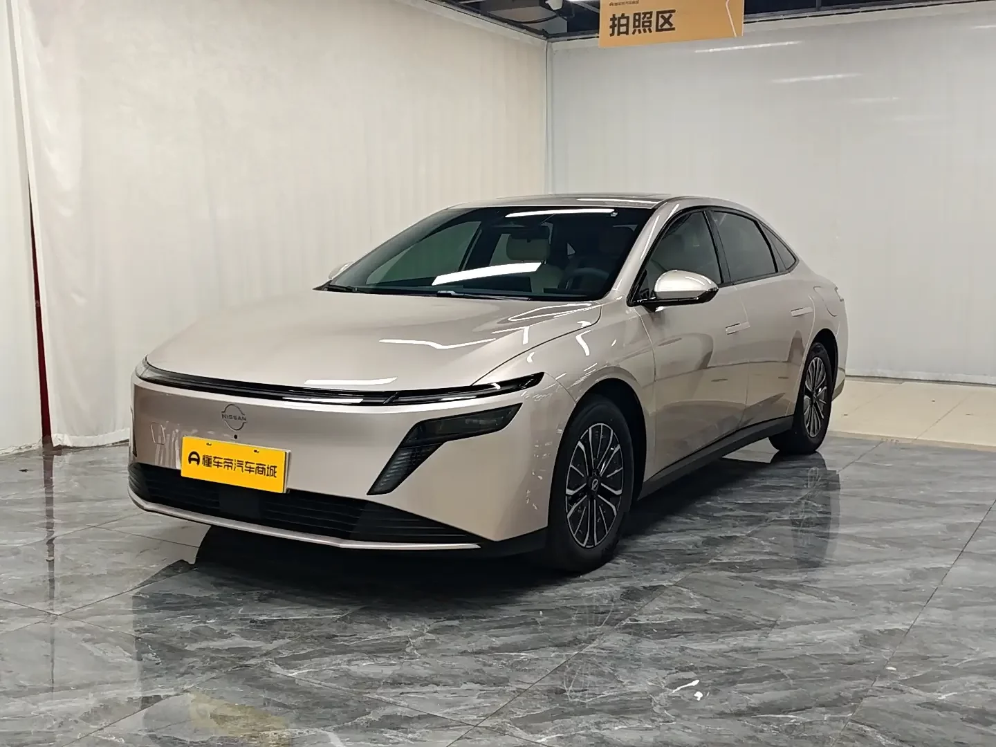 Nissan N6  из Китая