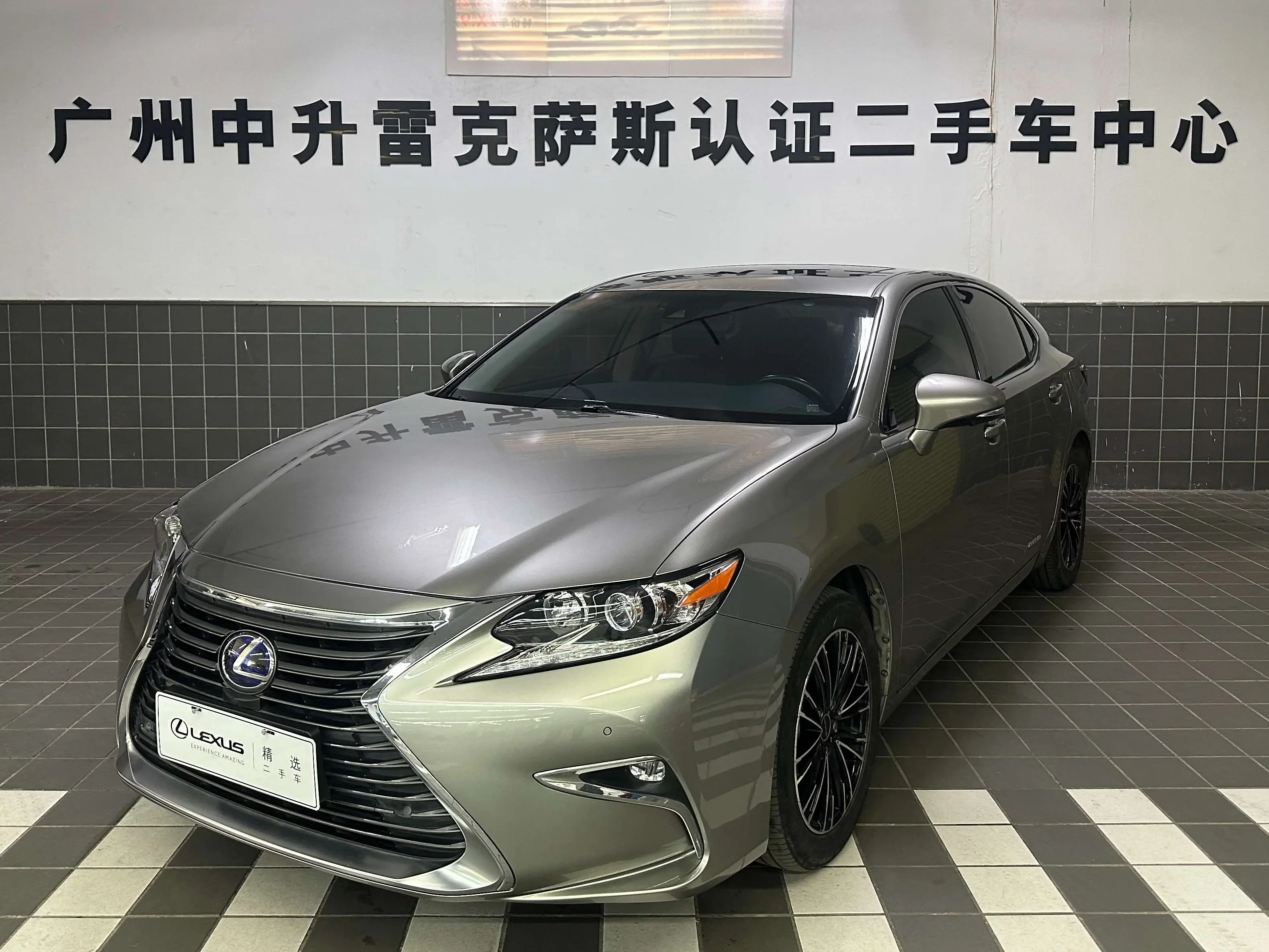 Lexus ES