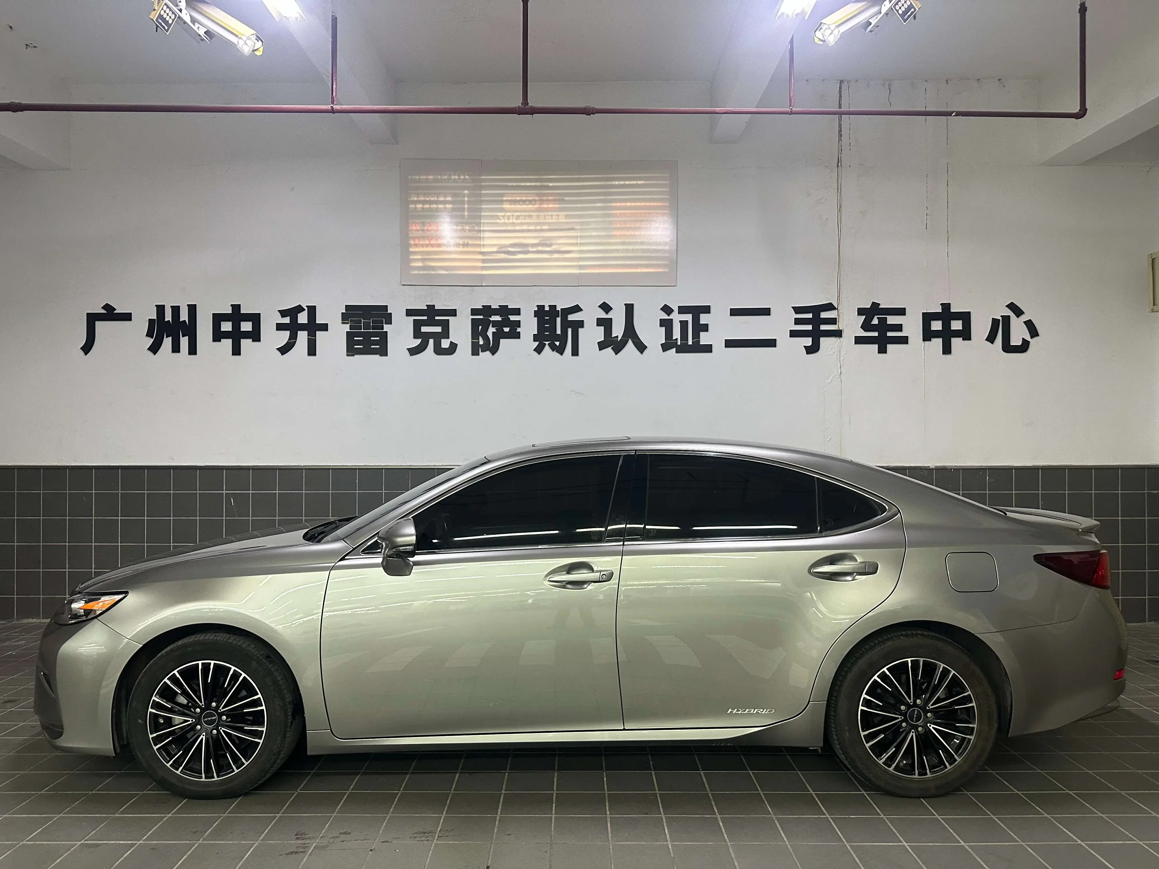 Lexus ES