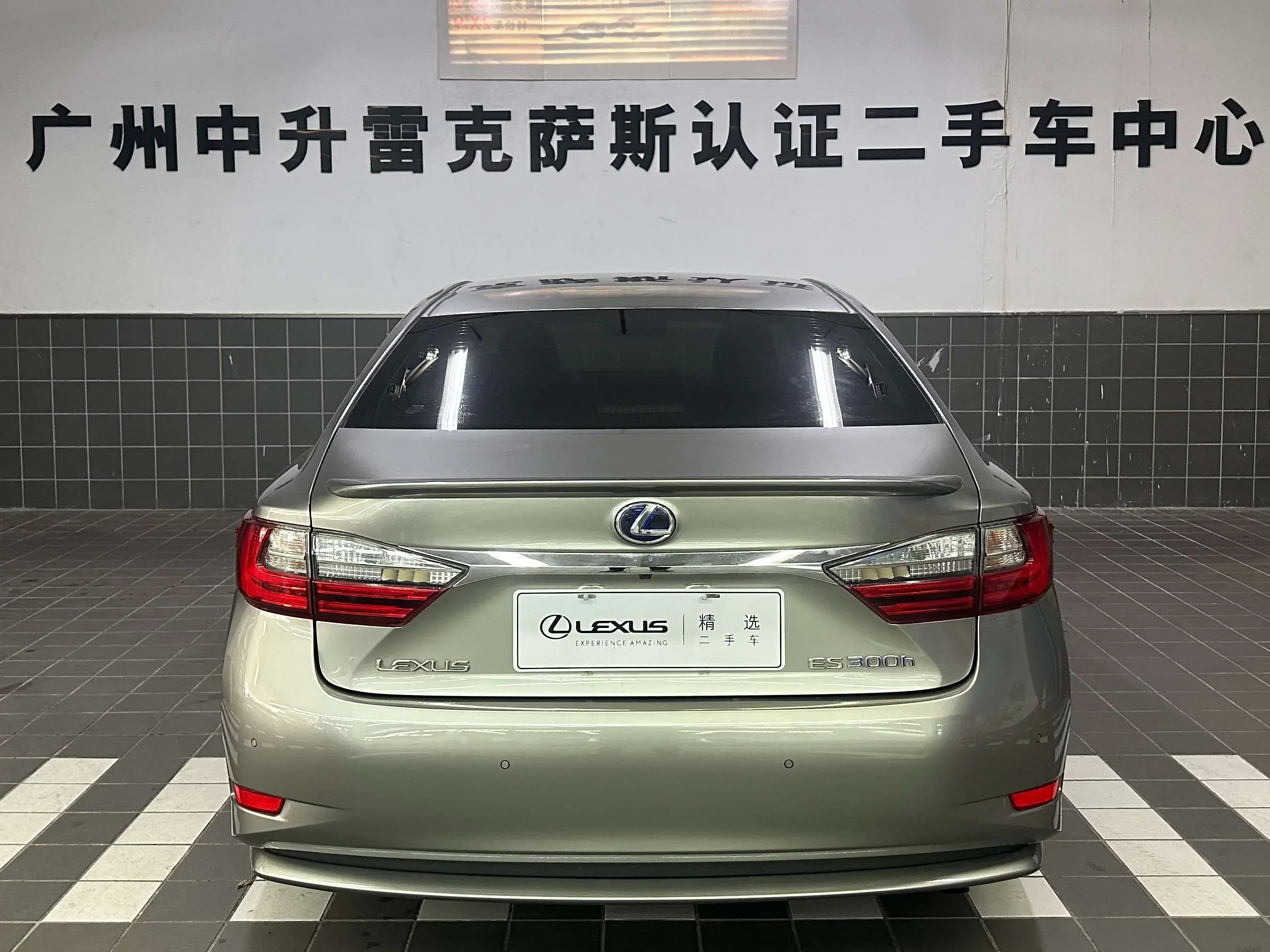 Lexus ES