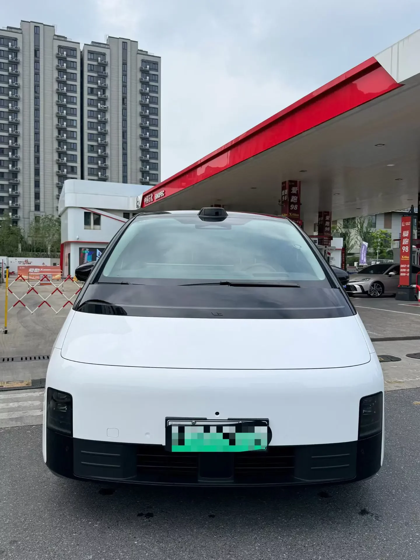 Lixiang MEGA