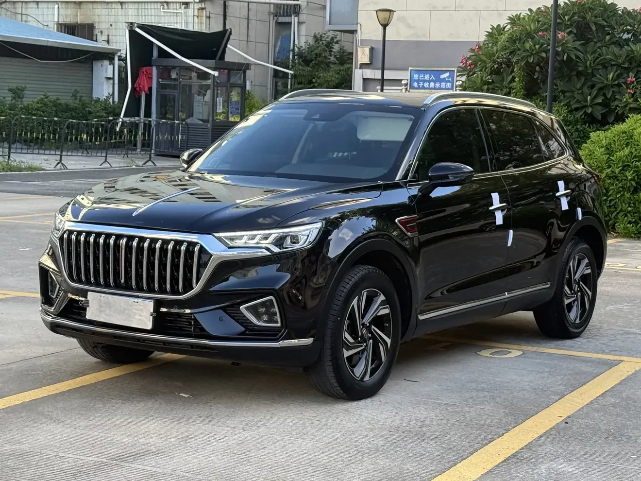 Hongqi HS5