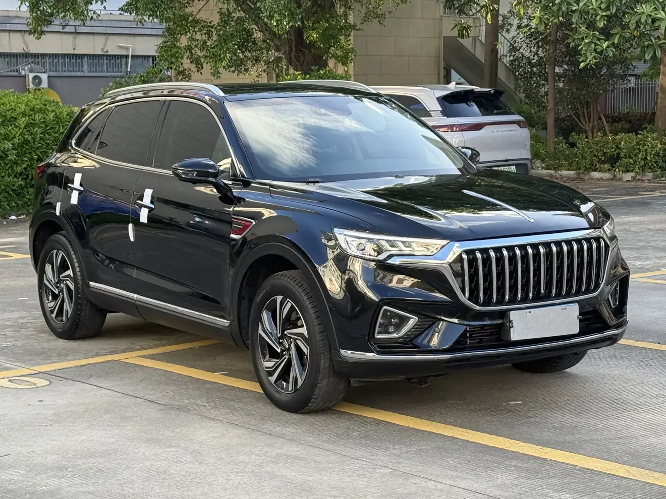 Hongqi HS5