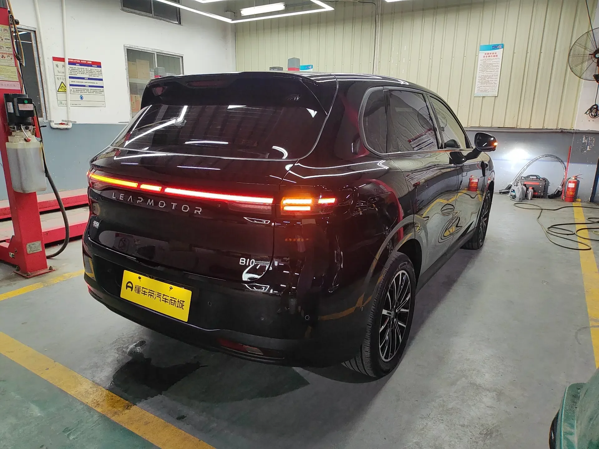 Leapmotor B10