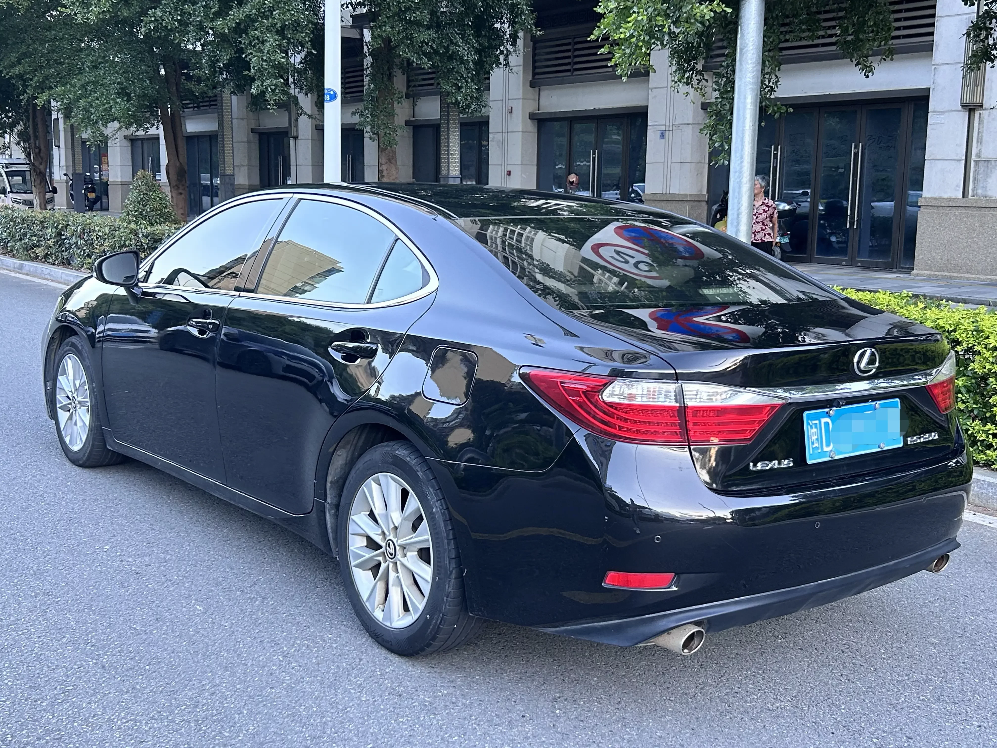Lexus ES
