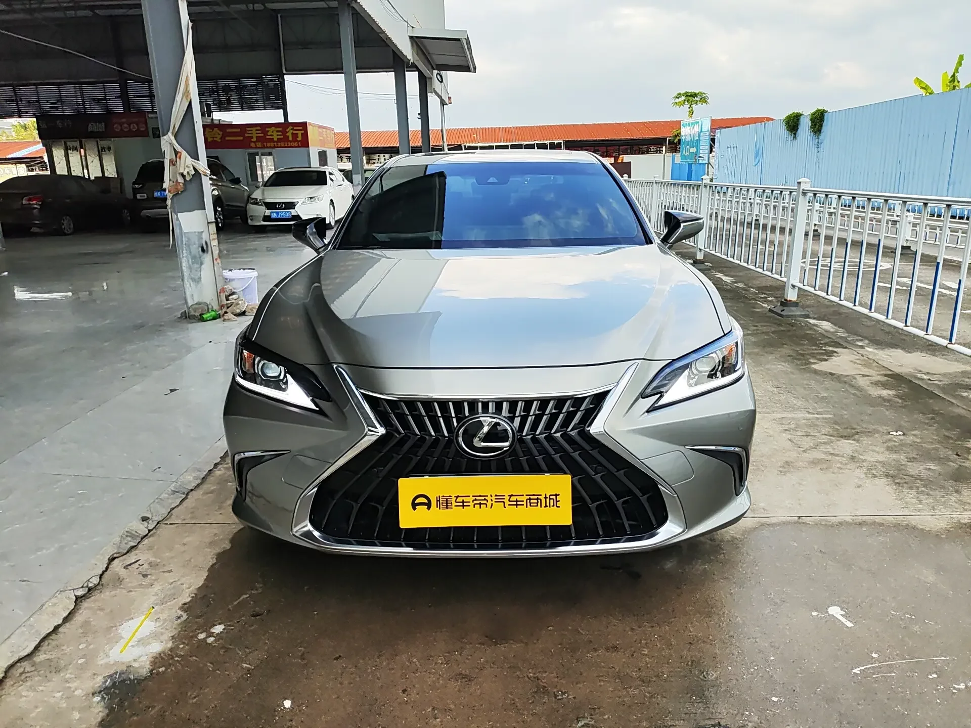 Lexus ES