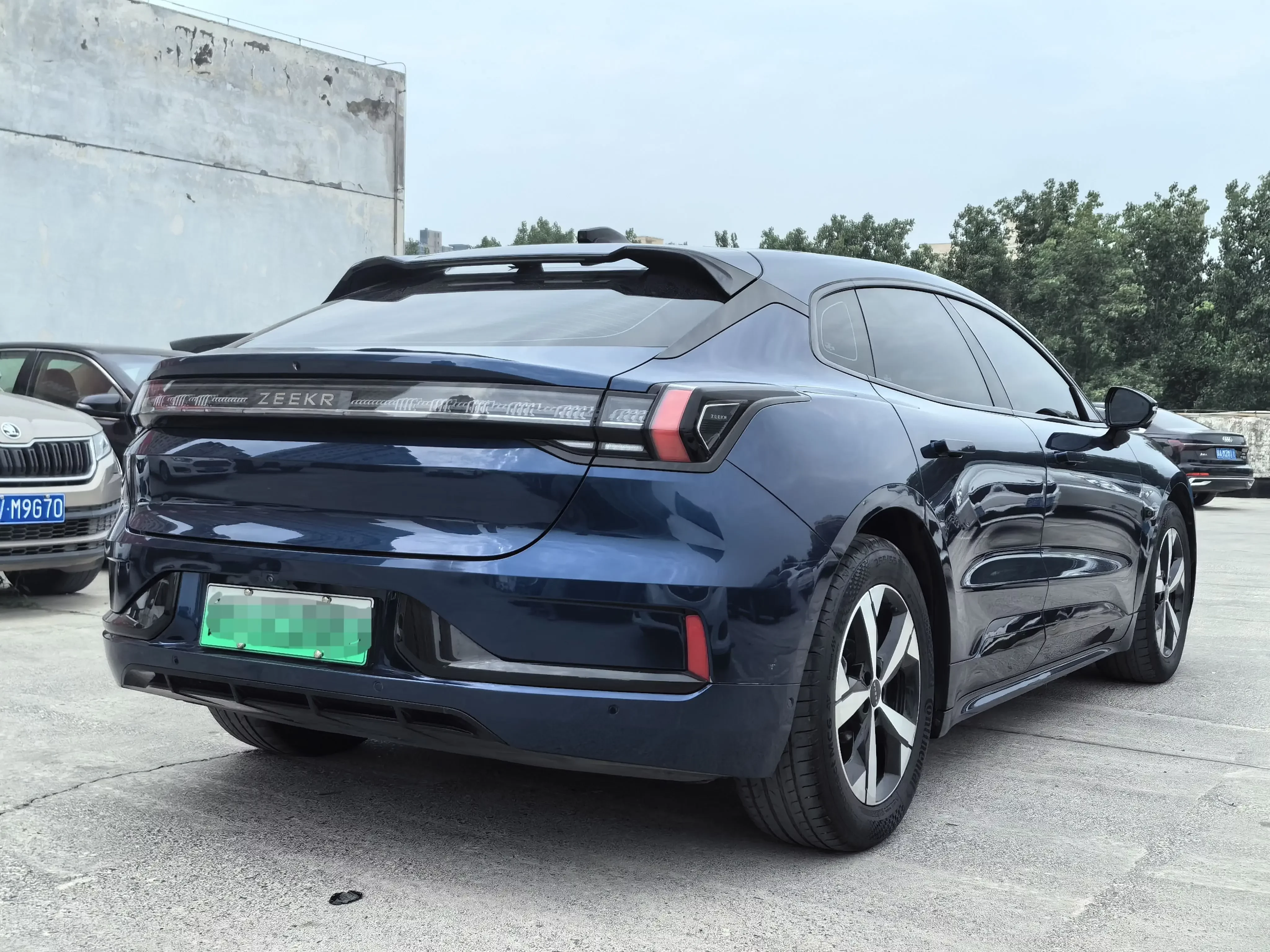 ZEEKR 001