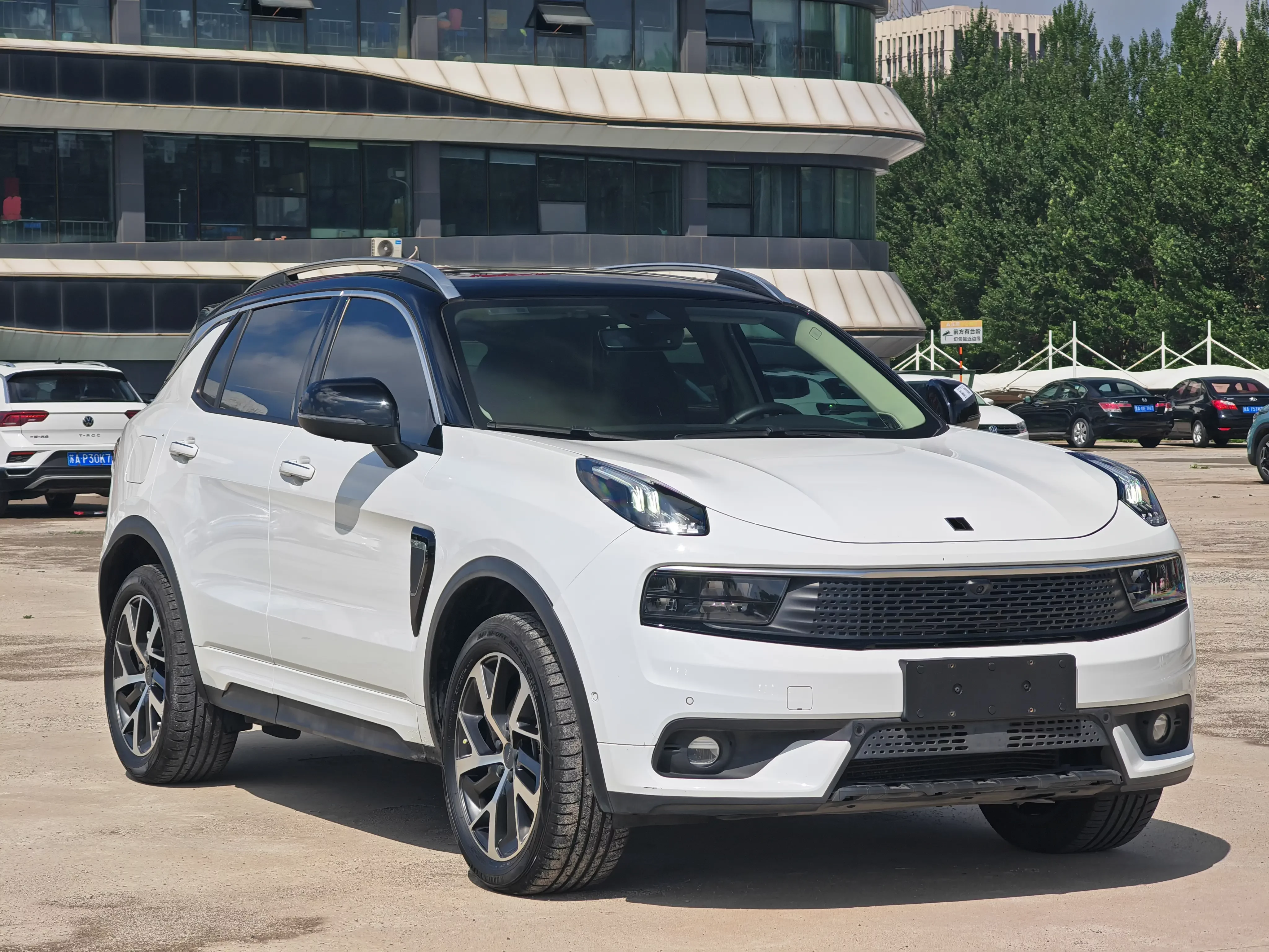 Lynk & Co 01 EM-P