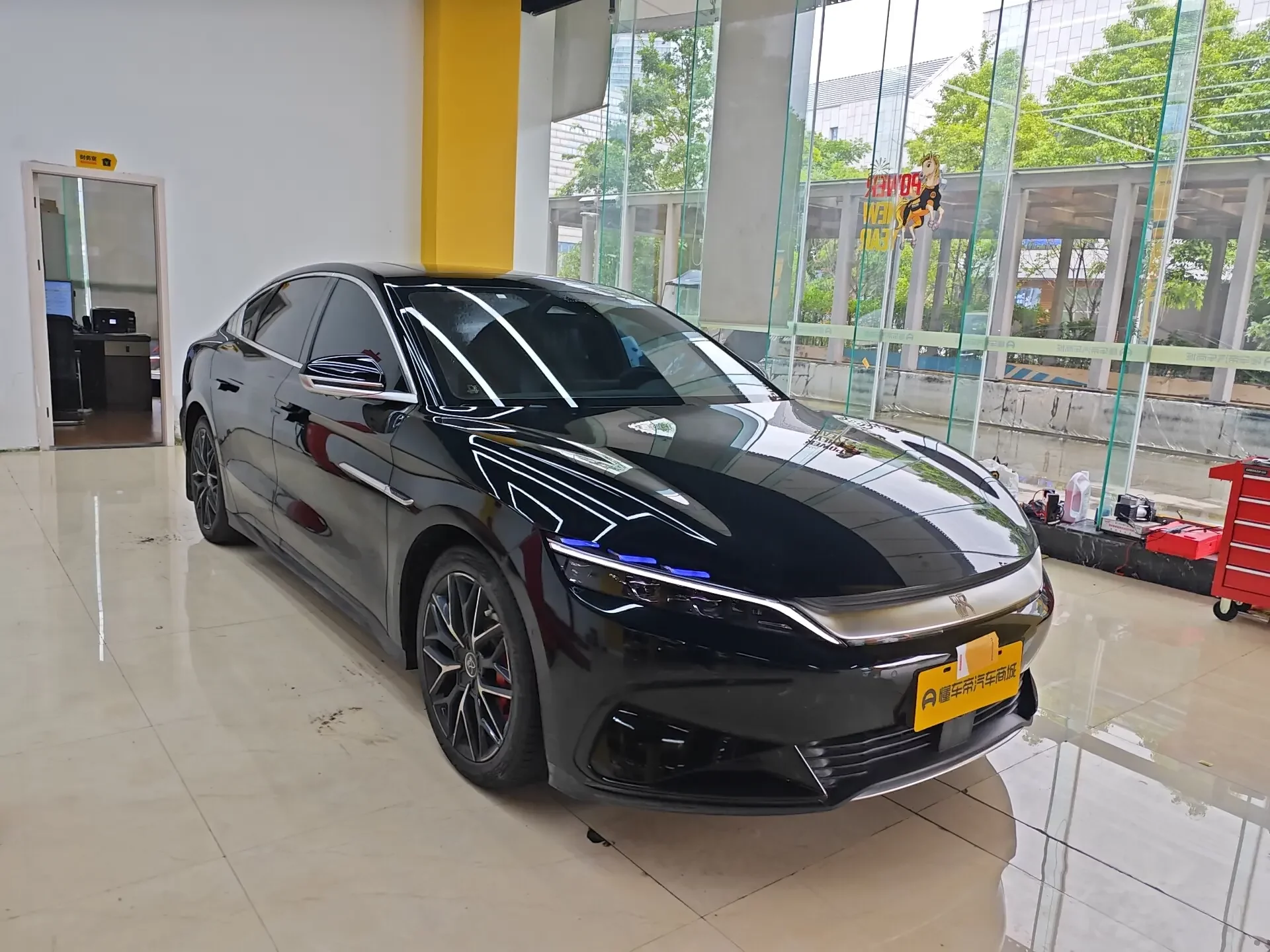 BYD Han EV