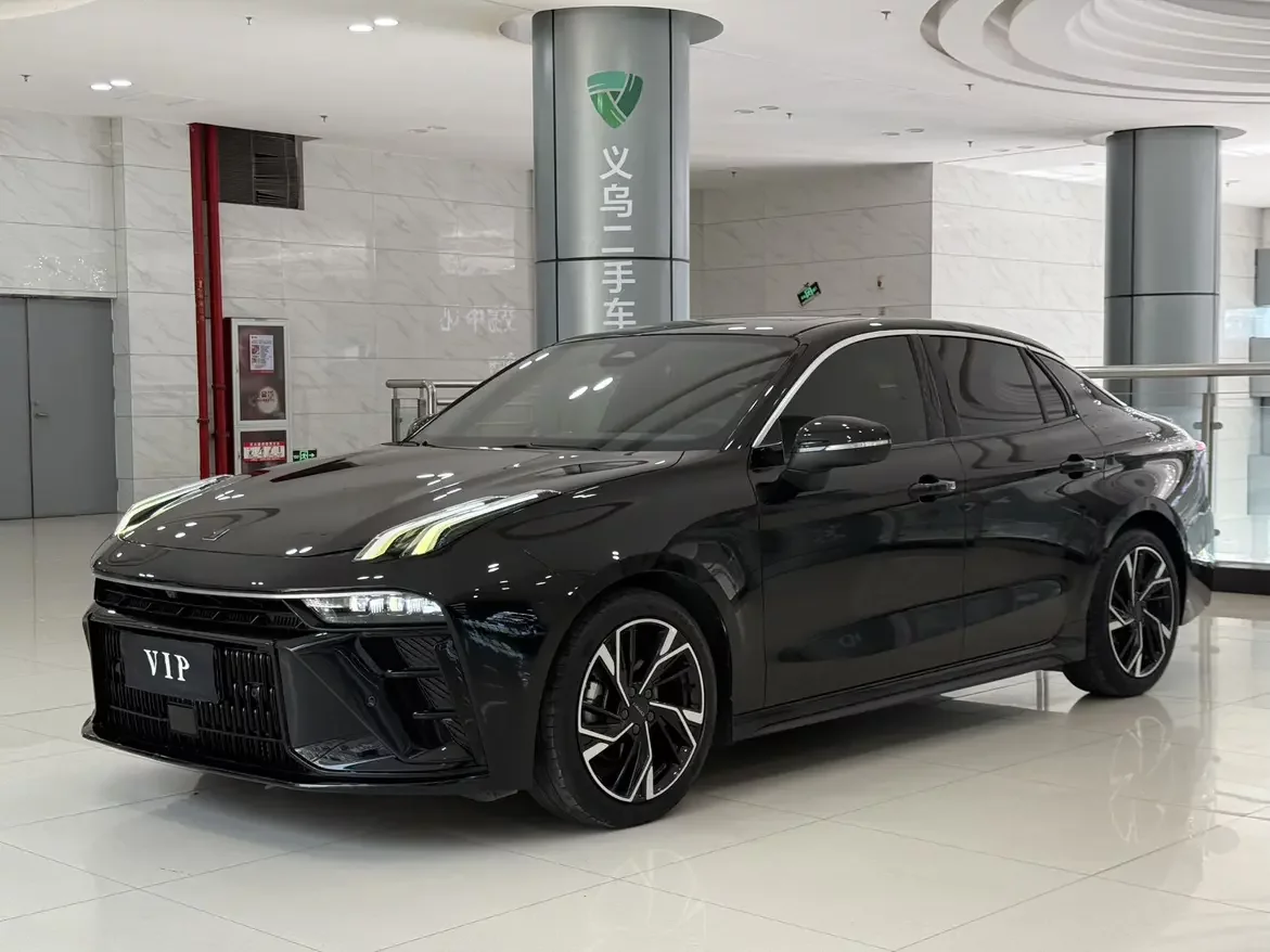 Lynk & Co 03