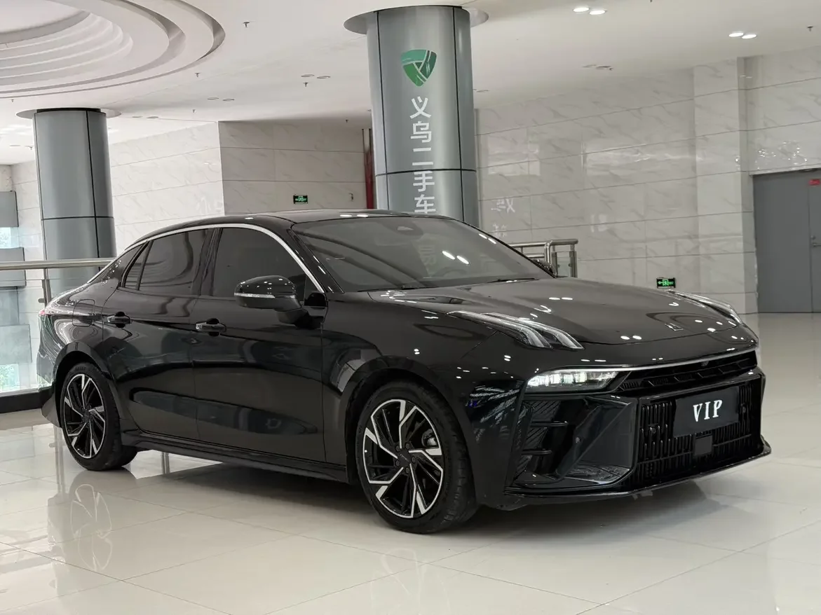 Lynk & Co 03