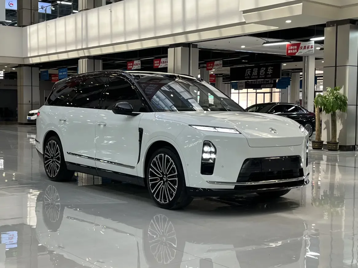 NIO ES8