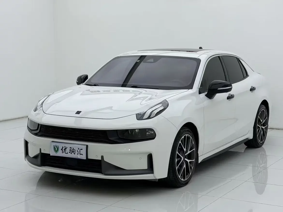 Lynk & Co 03