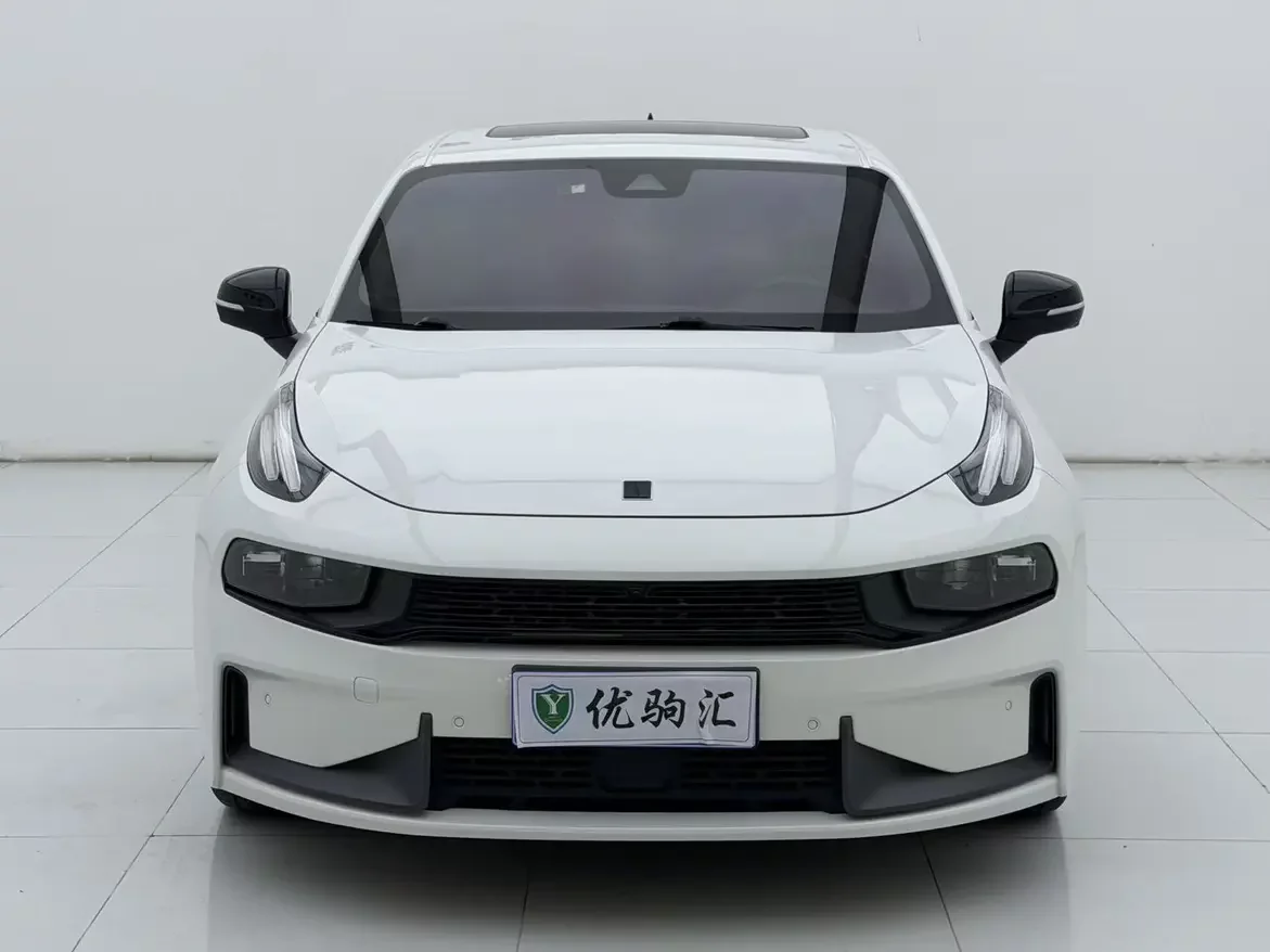 Lynk & Co 03