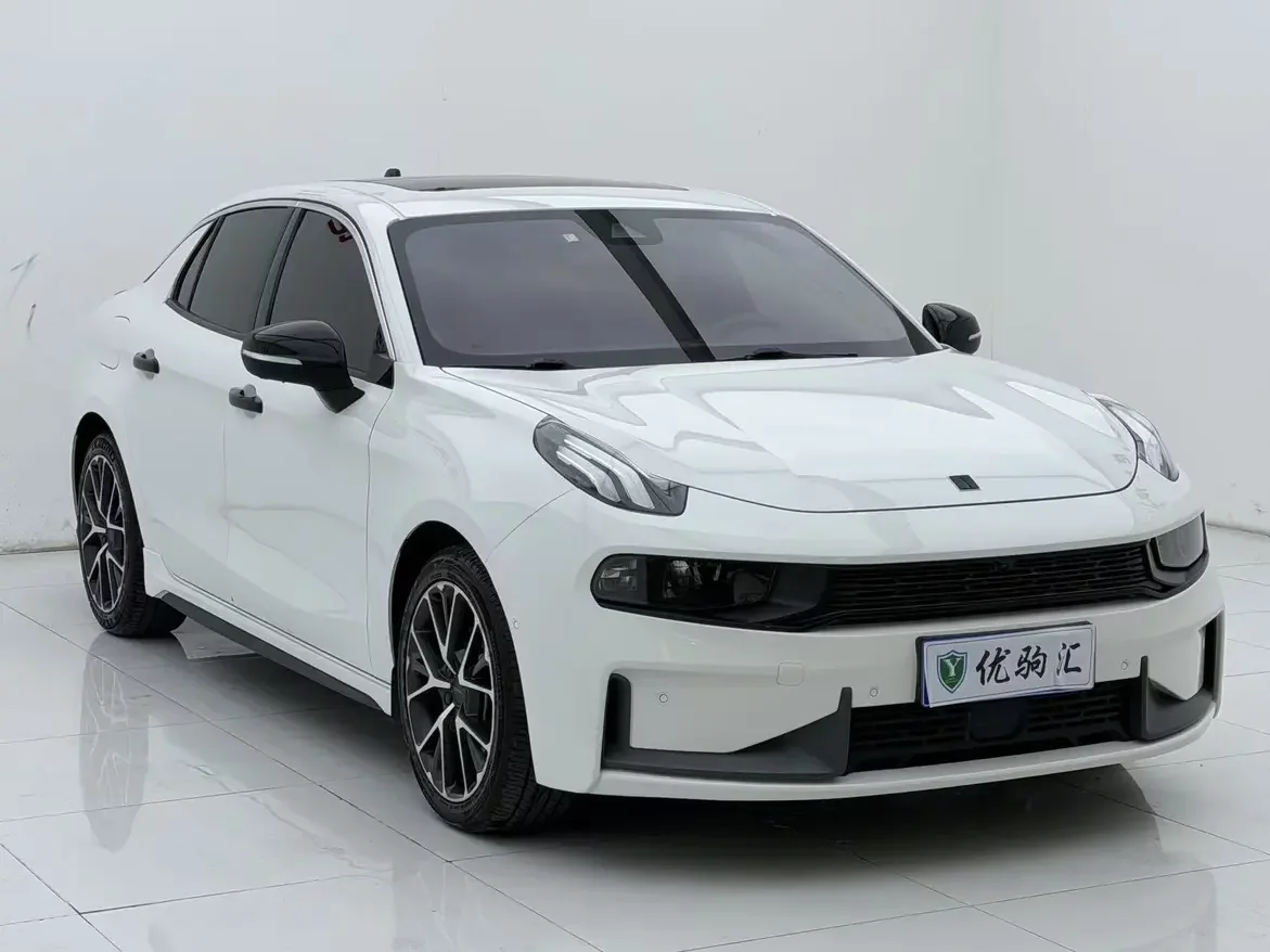 Lynk & Co 03