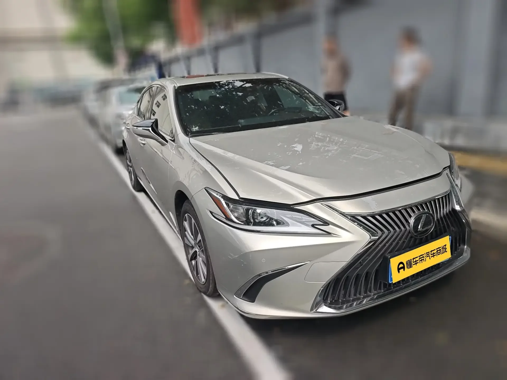 Lexus ES