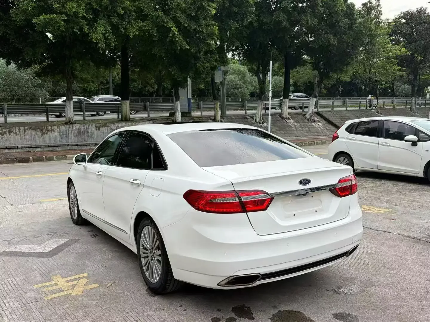 Ford Taurus