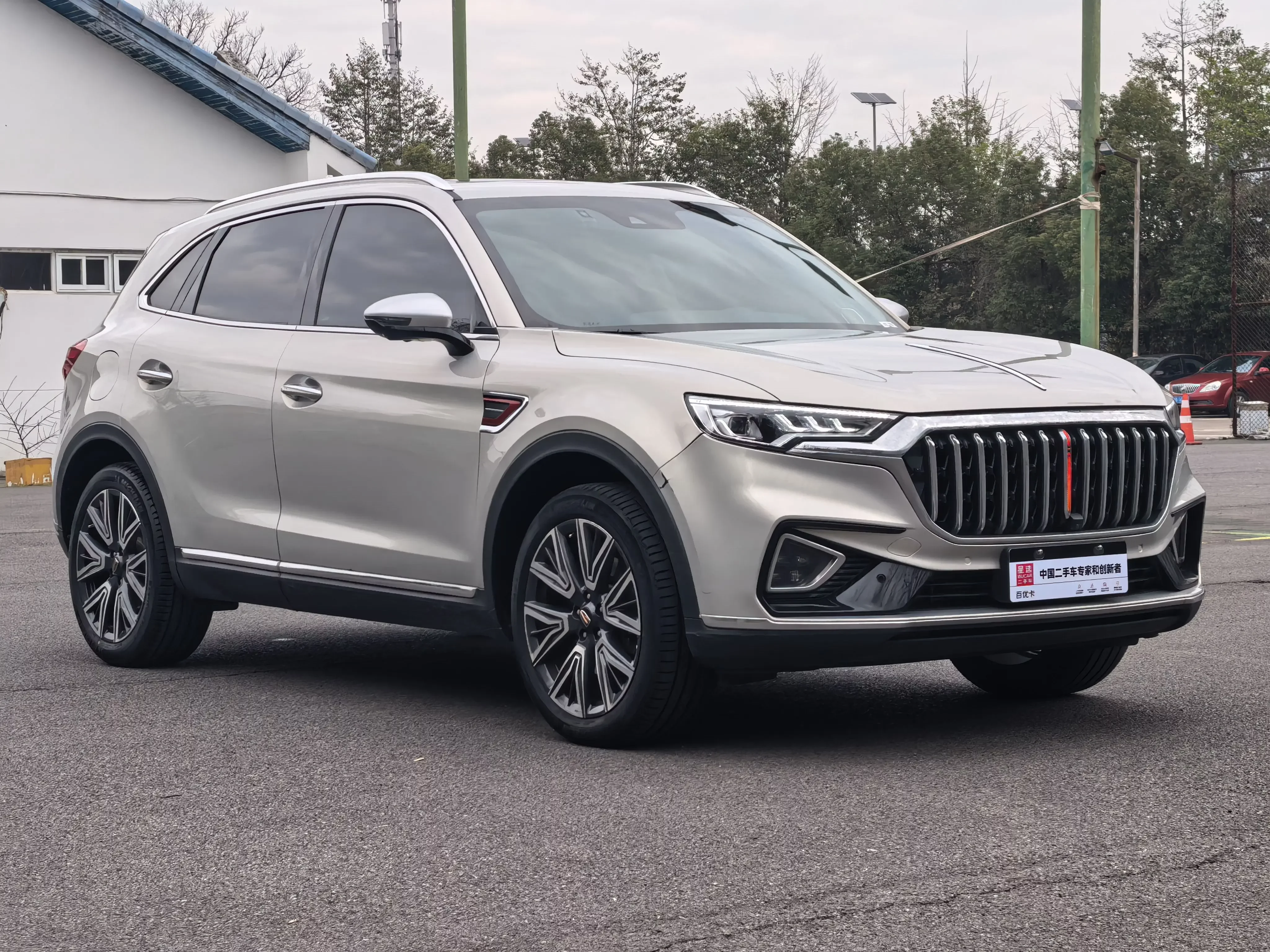 Hongqi HS5