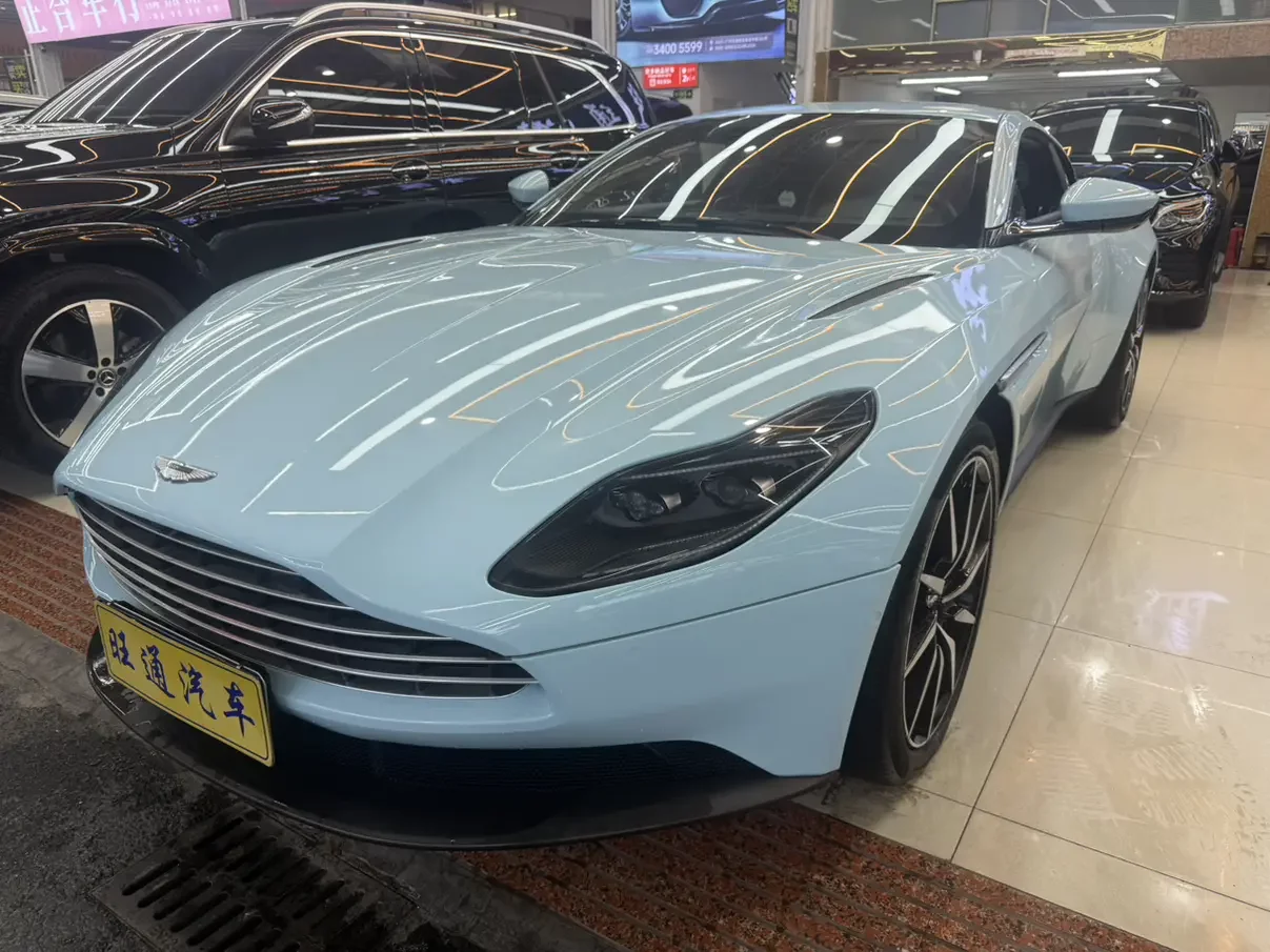 Aston Martin DB11